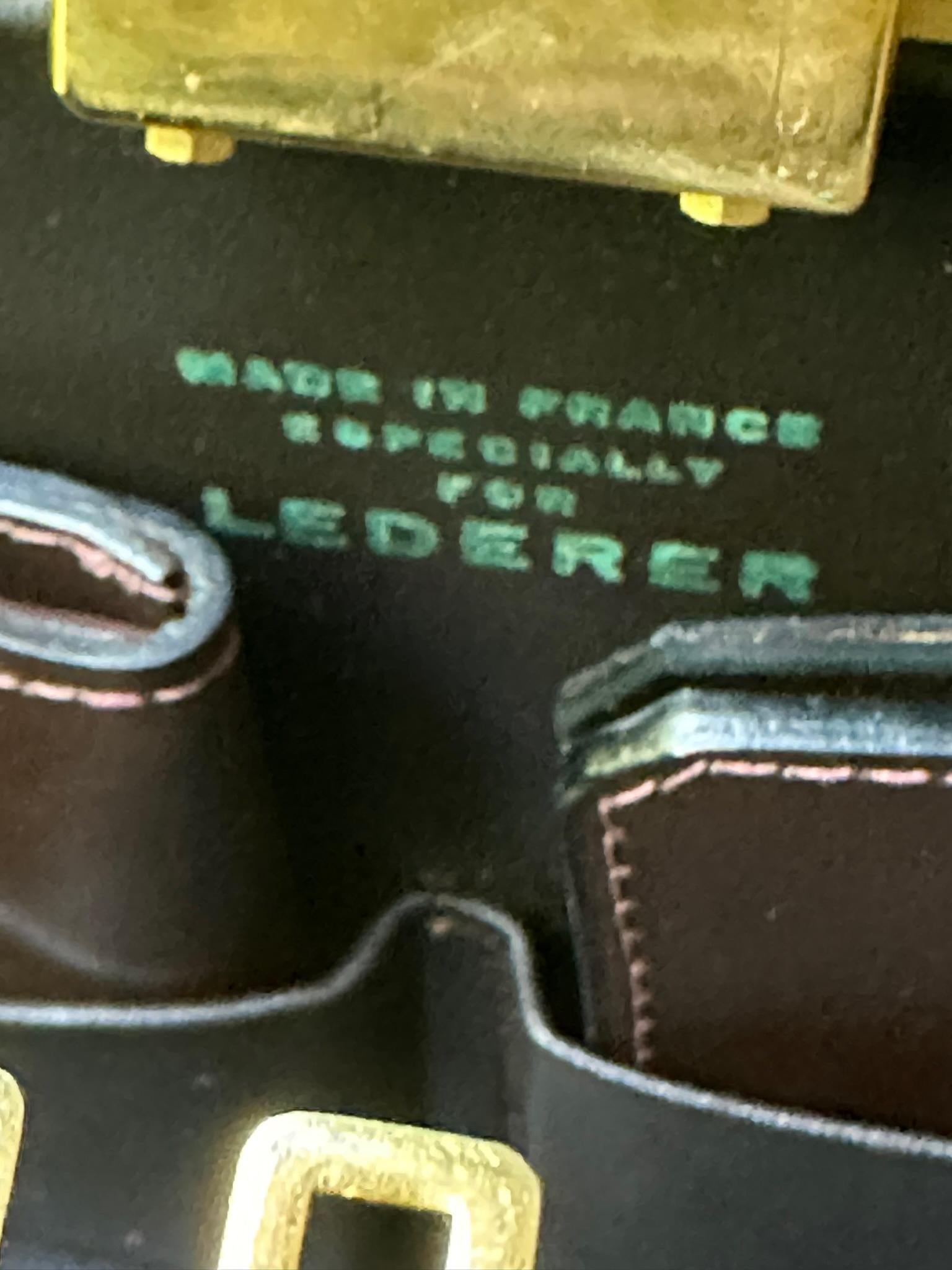 Bolso Vintage Lederer de Cuero Marrón Estructurado con Reloj y Herrajes Dorados 8