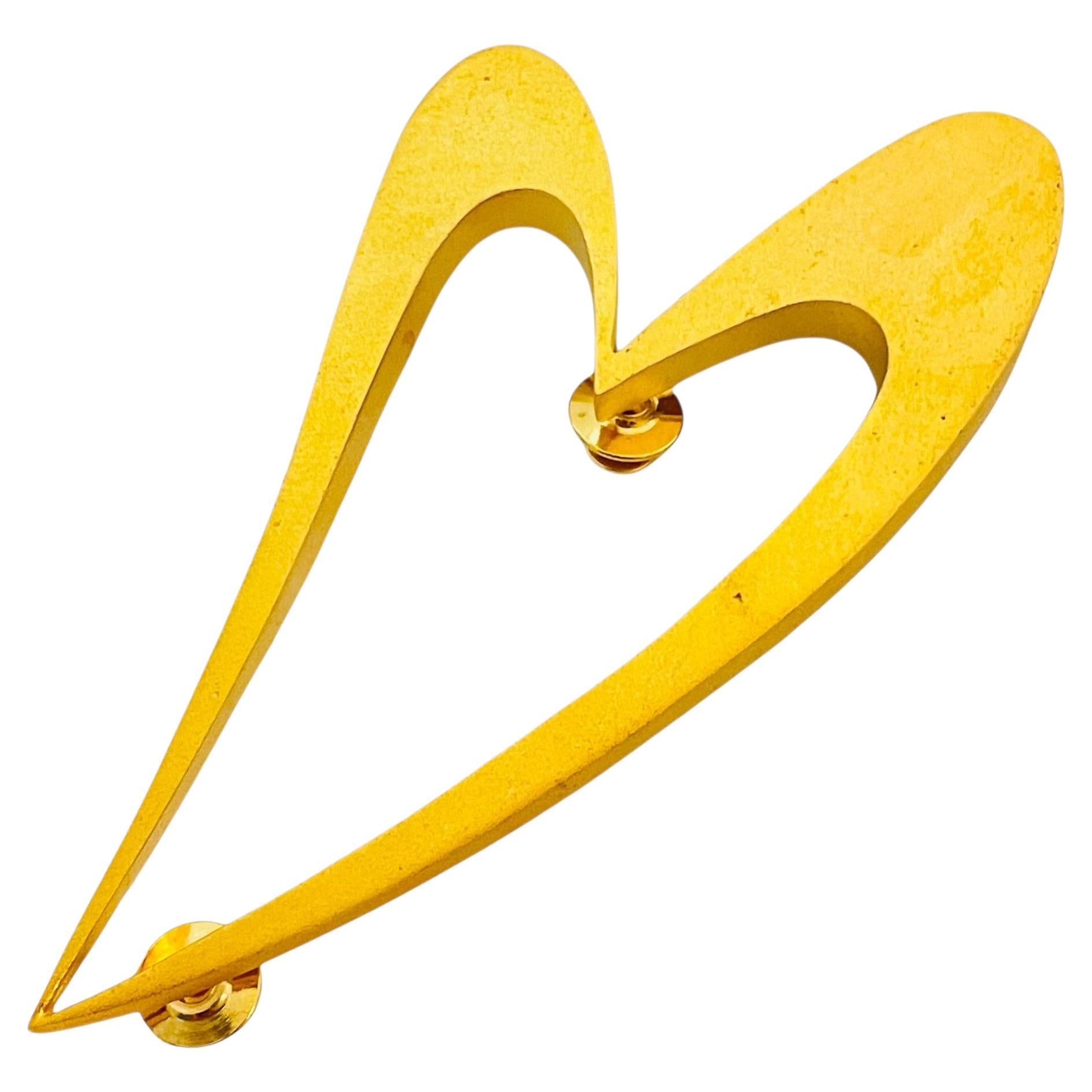 Vintage LEE WOLFE gold matte modernist heart designer runway brooch
