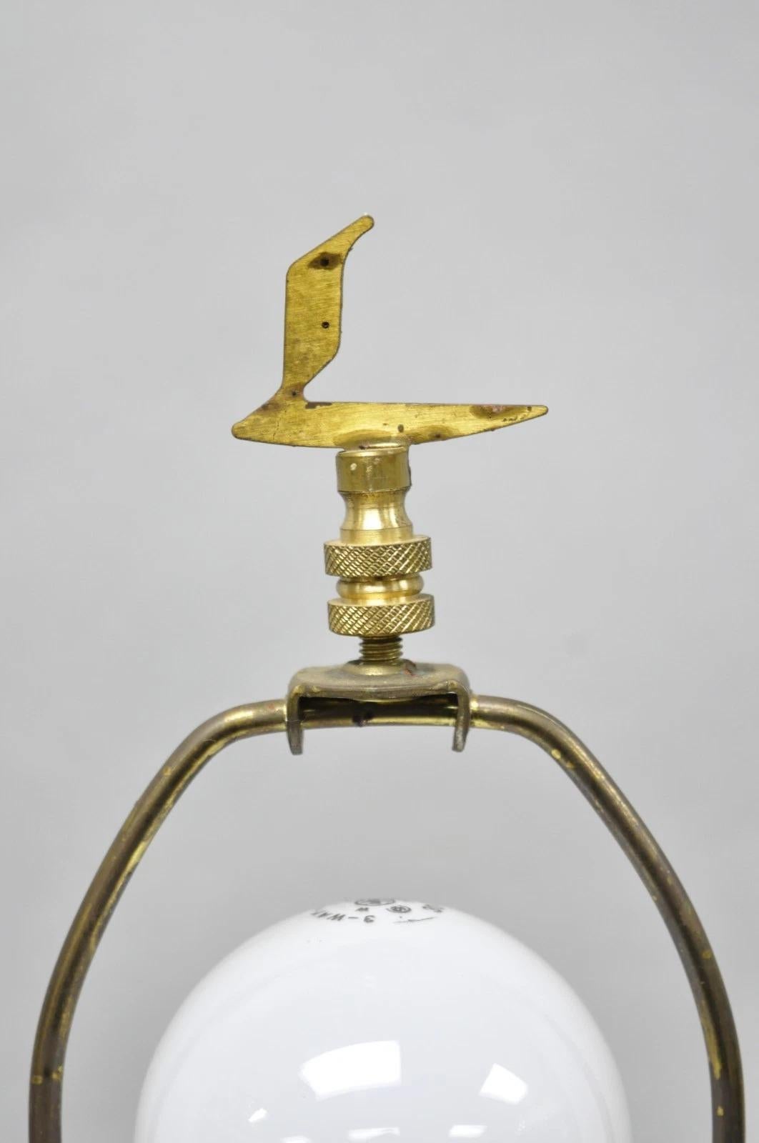 Vintage Leeazanne Lámpara de Pie Rascacielos Cónica de Metal Estilo Art Decó Postmoderno en venta 7