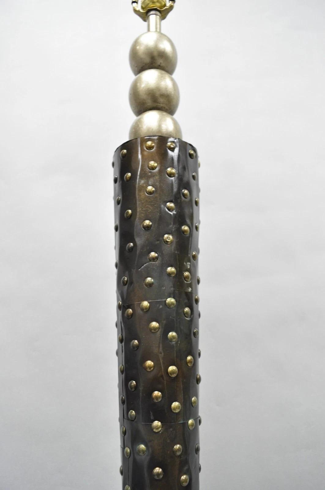 Vintage Leeazanne Lámpara de Pie Rascacielos Cónica de Metal Estilo Art Decó Postmoderno en venta 8