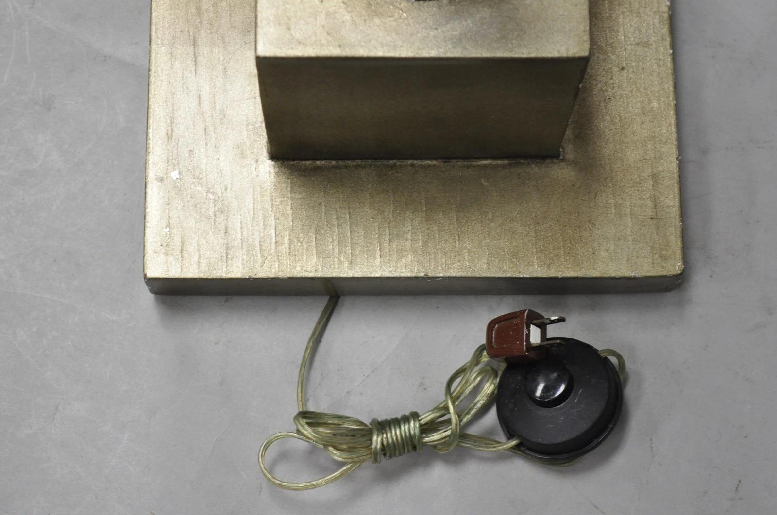 Vintage Leeazanne Lámpara de Pie Rascacielos Cónica de Metal Estilo Art Decó Postmoderno en venta 10