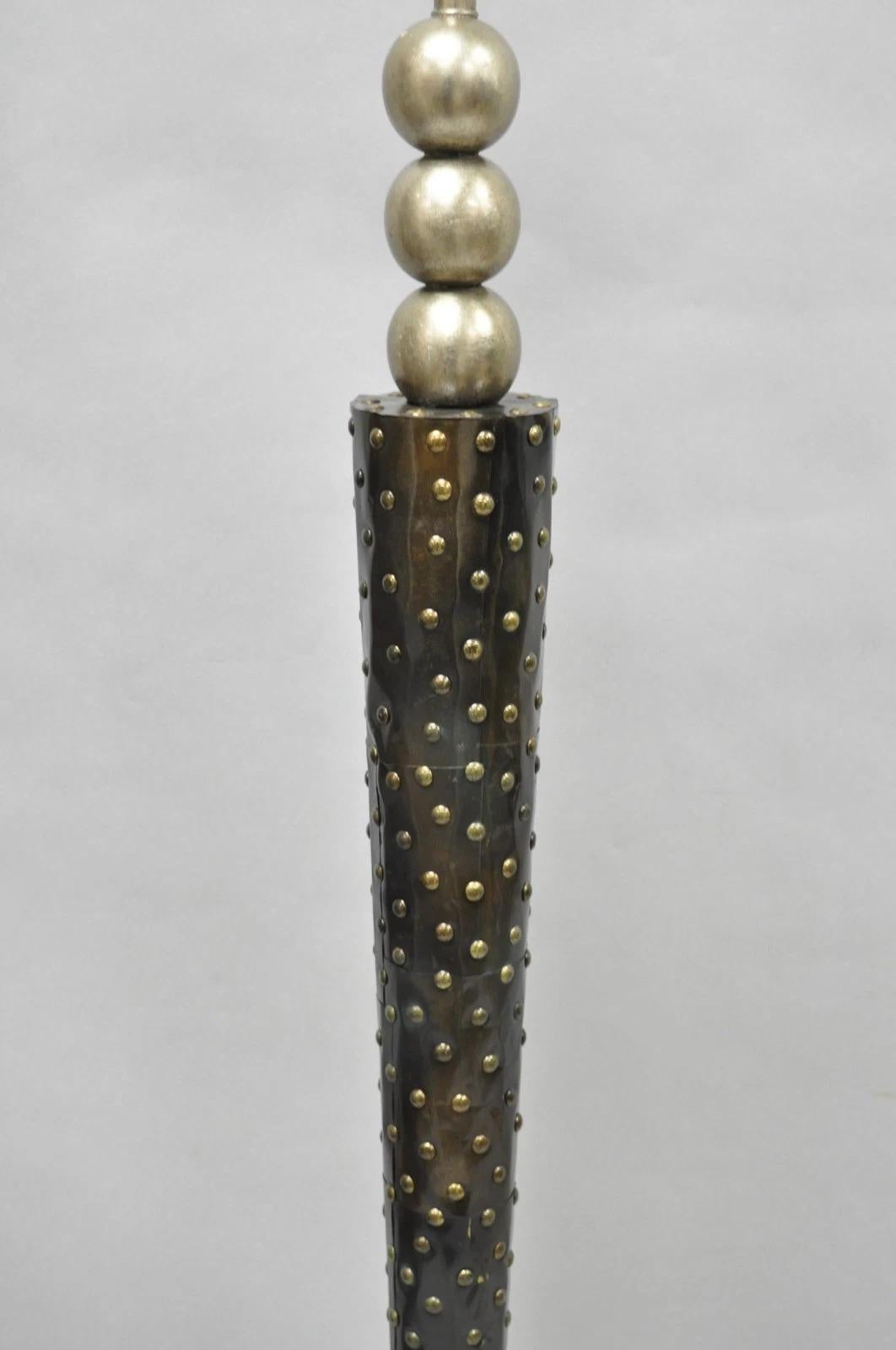 Vintage Leeazanne Lámpara de Pie Rascacielos Cónica de Metal Estilo Art Decó Postmoderno siglo XX en venta