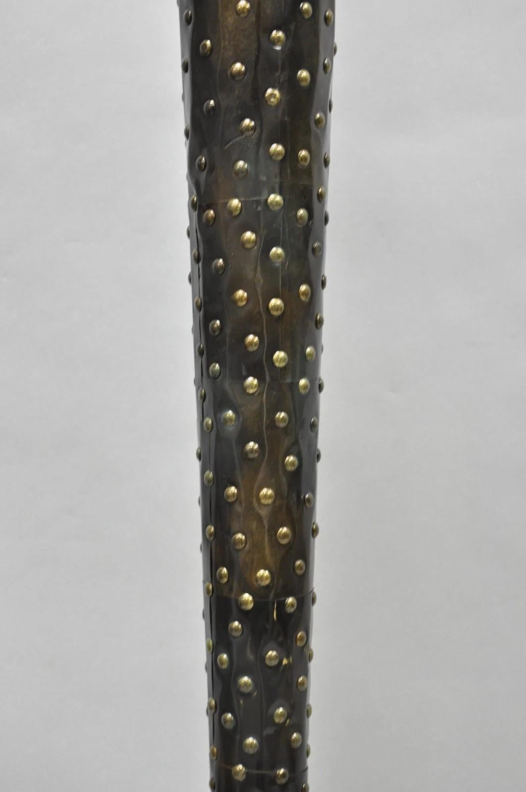 Vintage Leeazanne Lámpara de Pie Rascacielos Cónica de Metal Estilo Art Decó Postmoderno en venta 1