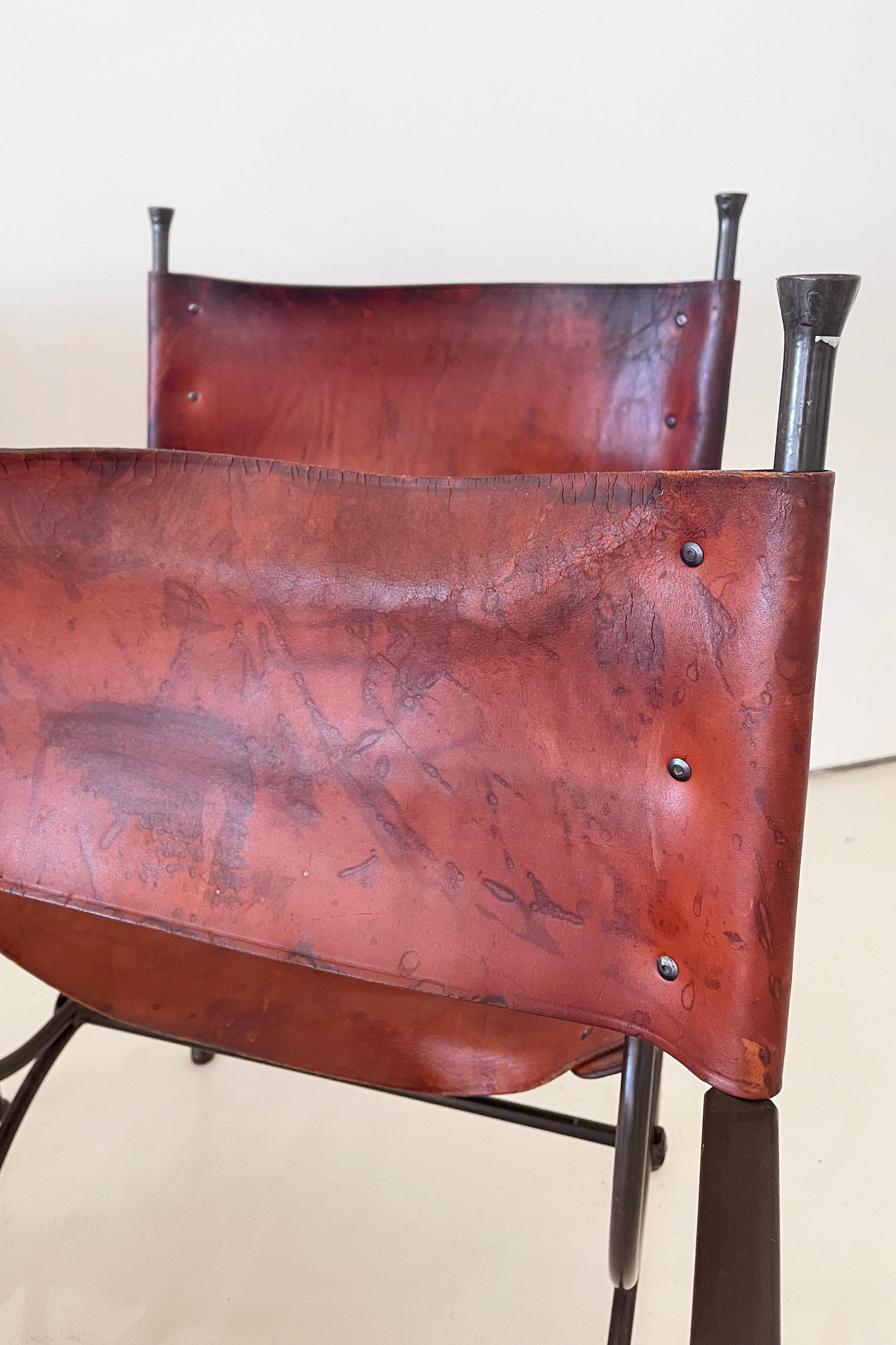 Chaises de salle à manger vintage Legacy en fer et cuir par Charleston Forge, ensemble de 4 pièces Bon état - En vente à Denver, CO