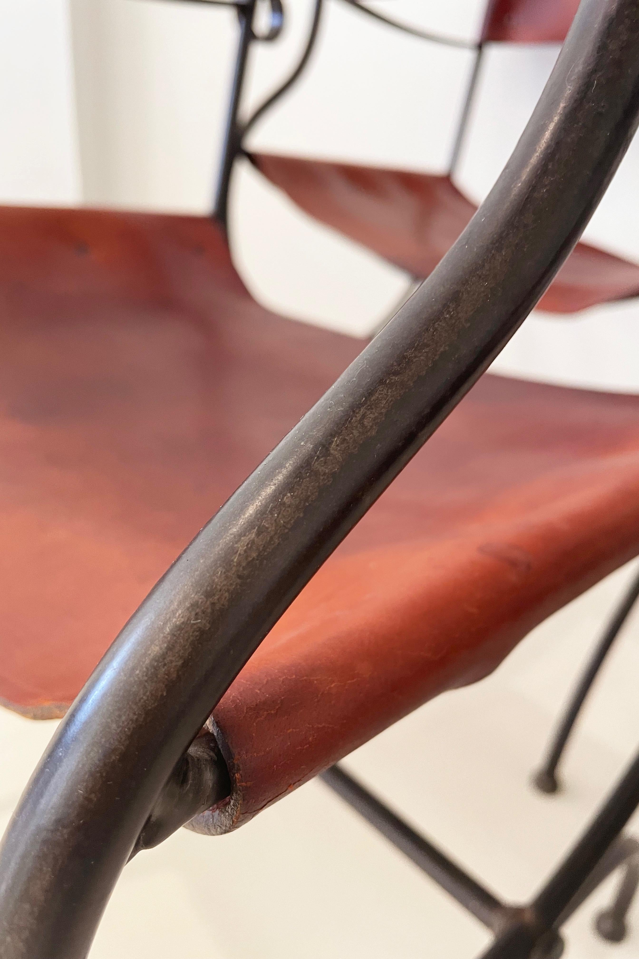 Fin du 20e siècle Chaises de salle à manger vintage Legacy en fer et cuir par Charleston Forge, ensemble de 4 pièces en vente