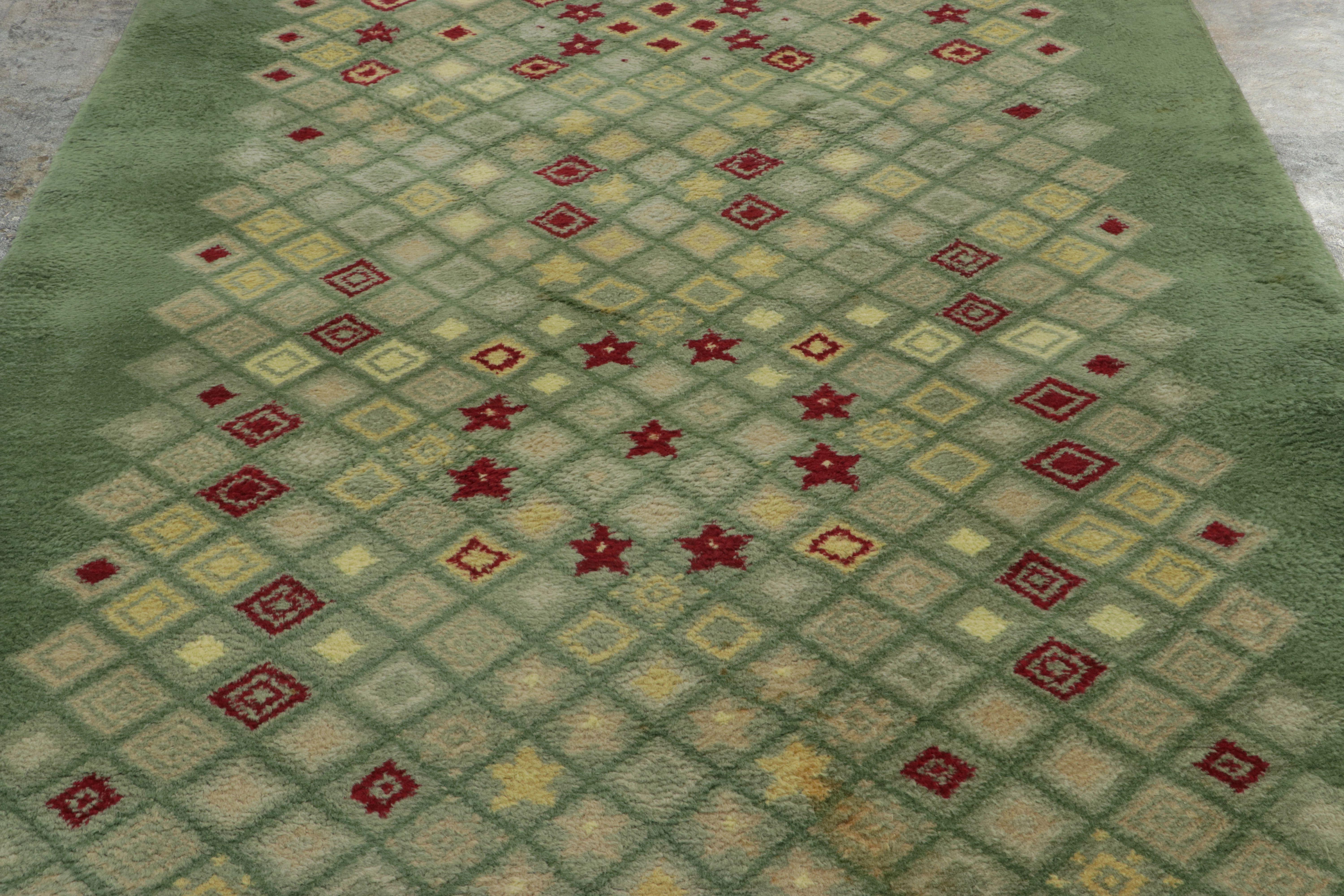 Noué à la main Tapis Vintage Leleu French Art Deco, Green Geometric Gallery Runner - Rug & Kilim en vente
