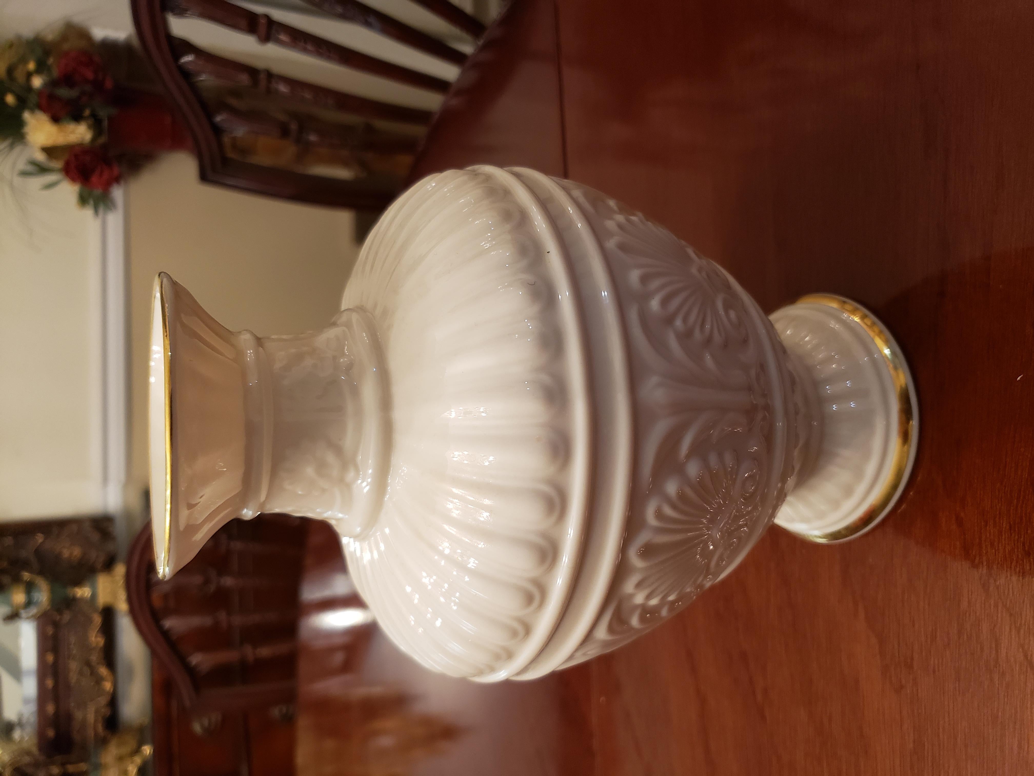 American Vintage Lenox Athenian Collection Vase For Sale