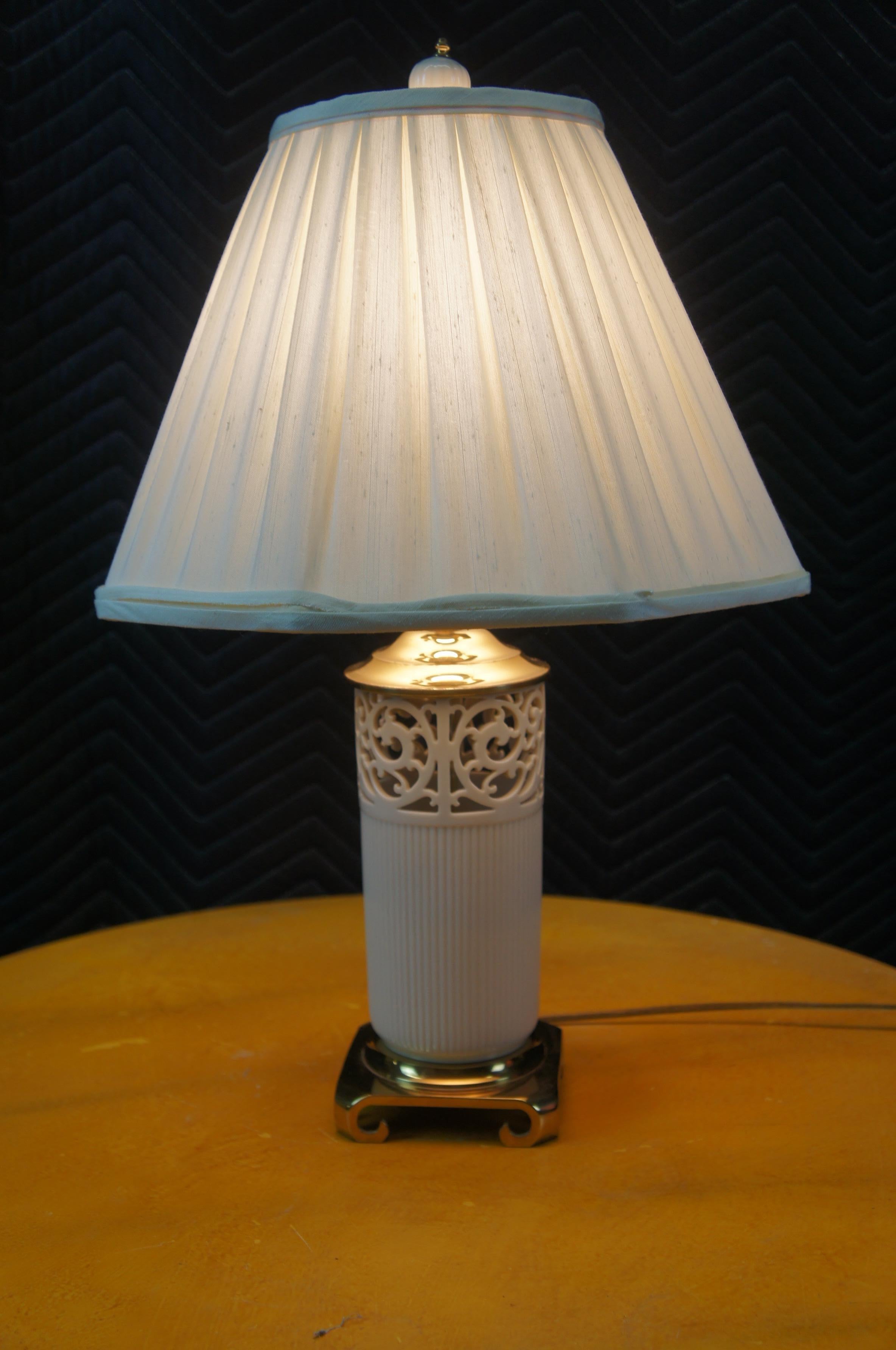 Vintage Lenox by Quoizel Reticulated Porcelain and Brass Table Lamp & Shade In Good Condition In Dayton, OH