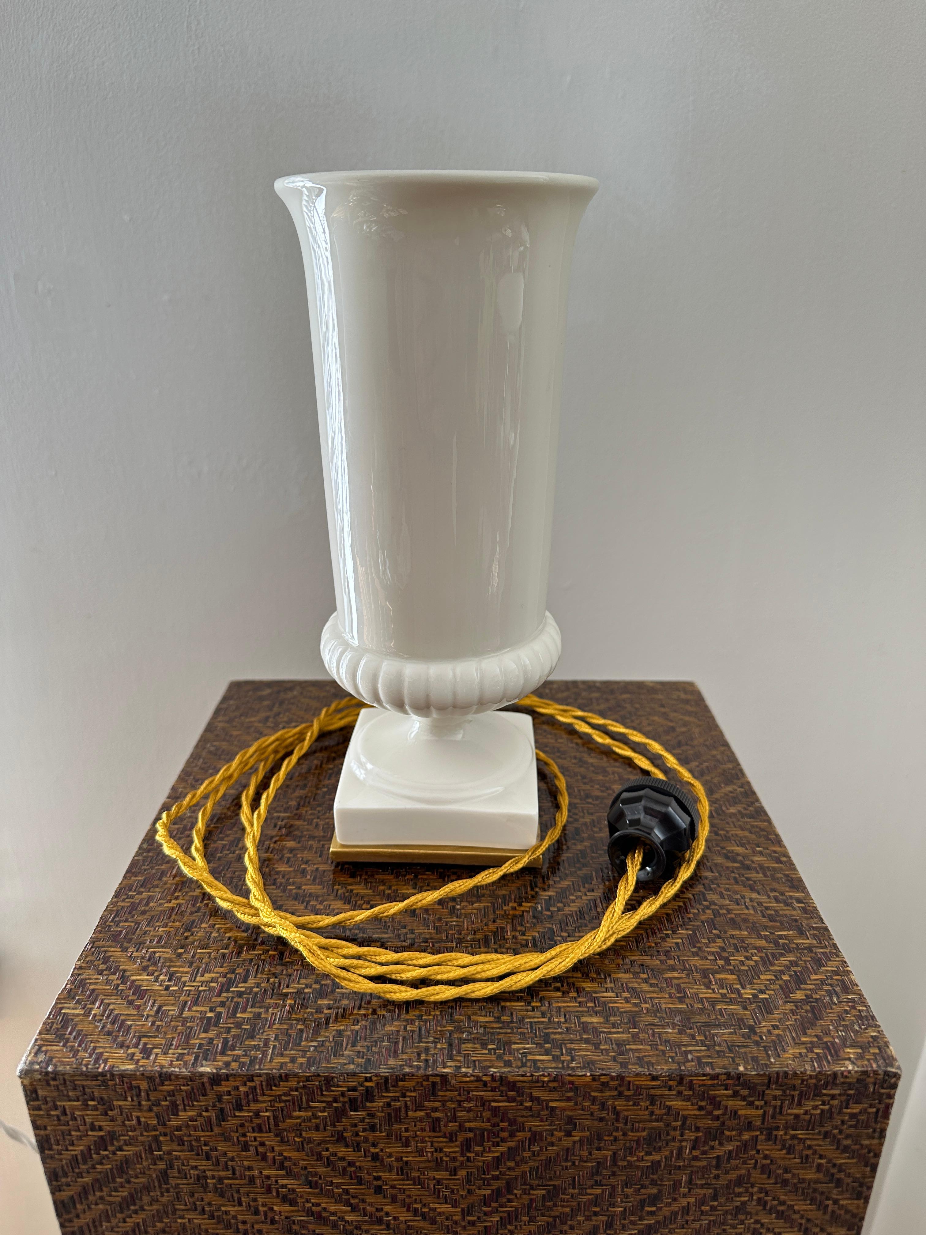 Lampada da camino in porcellana bianca d'epoca Lenox in stile classico in vendita 3