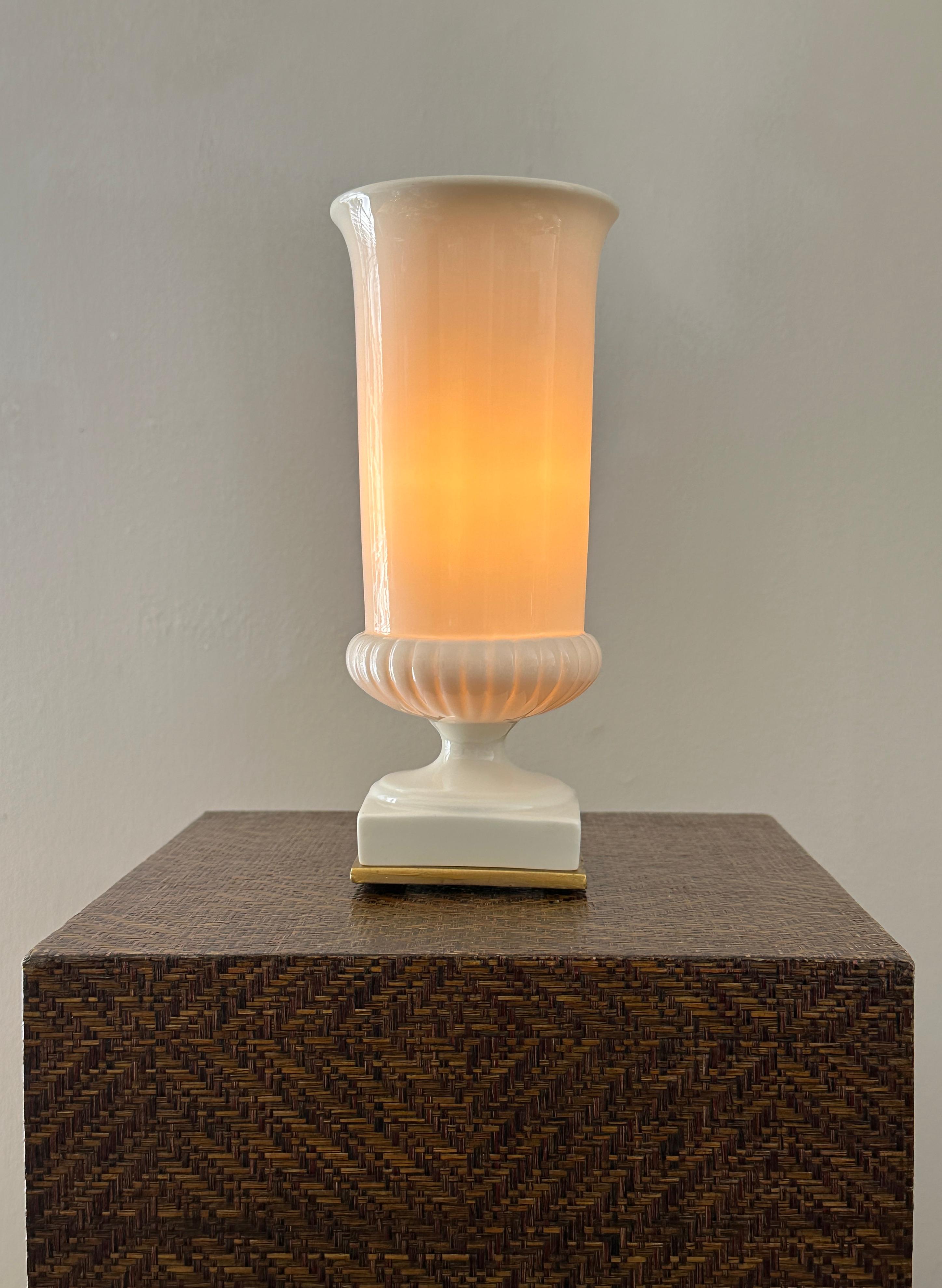 Lampada da camino in porcellana bianca d'epoca Lenox in stile classico in vendita 4