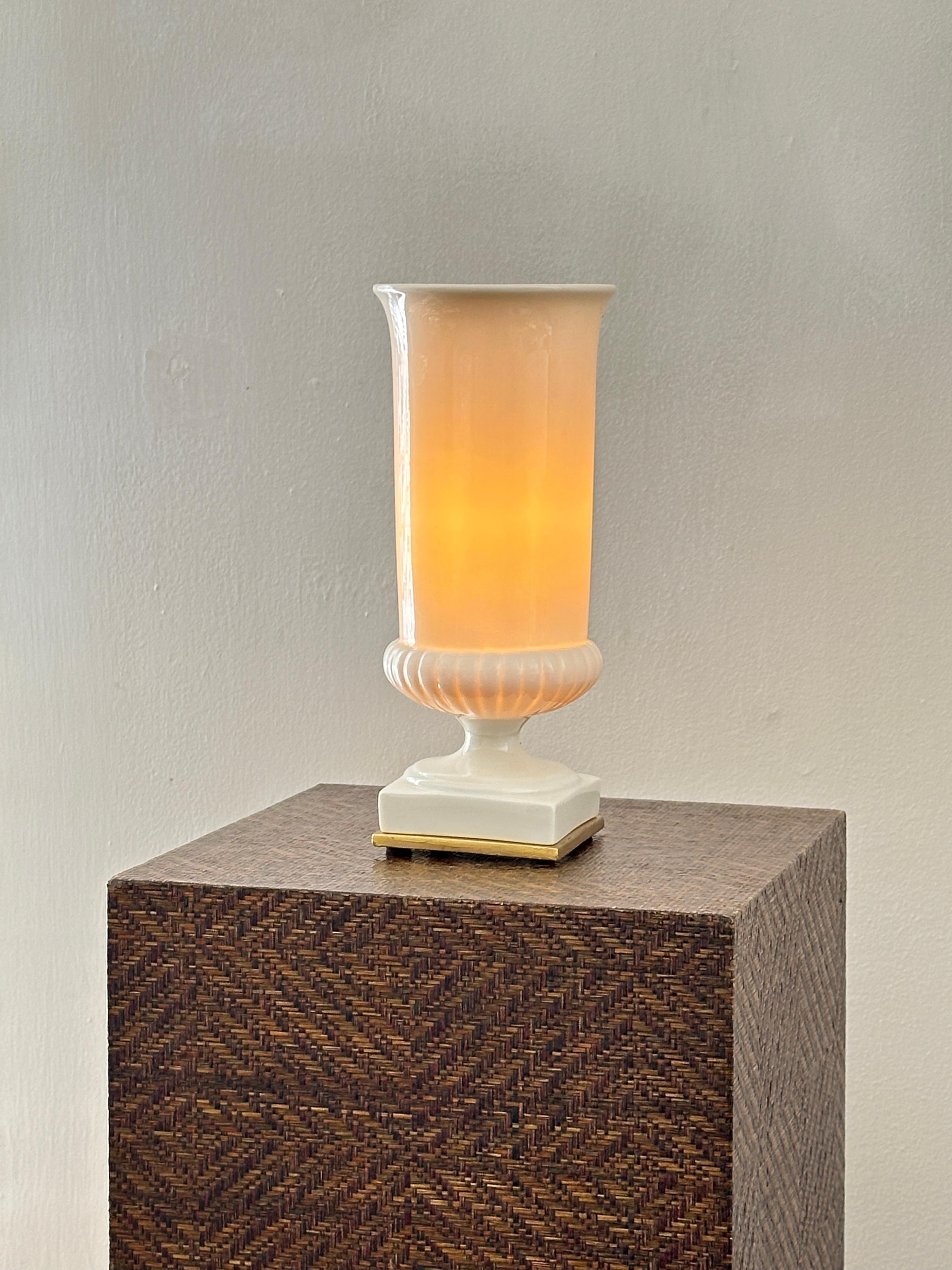 Lampada da camino in porcellana bianca d'epoca Lenox in stile classico in vendita 5