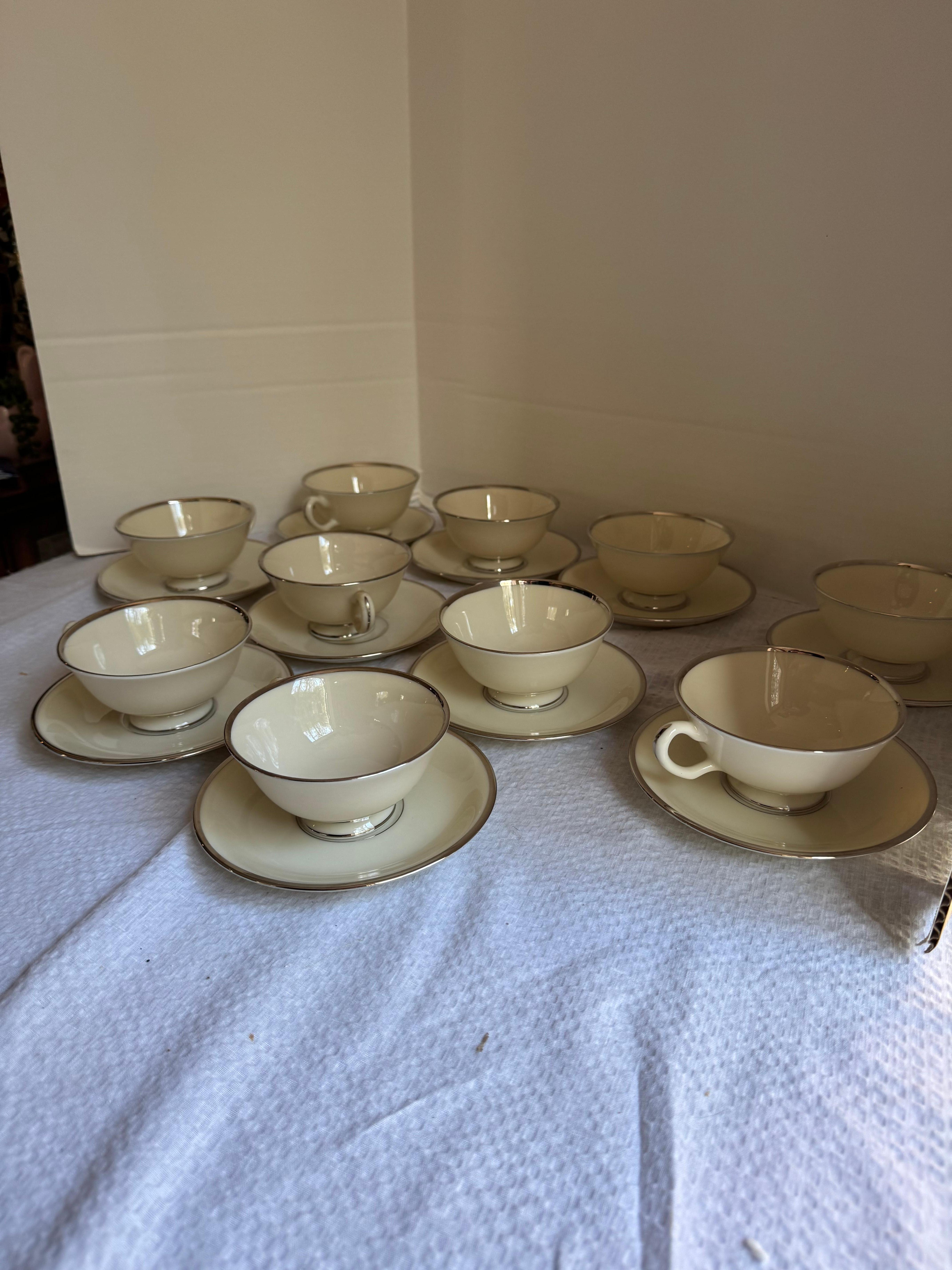 Vintage Lenox montclair Teetassen und Untertassen Satz für 10 (20. Jahrhundert) im Angebot