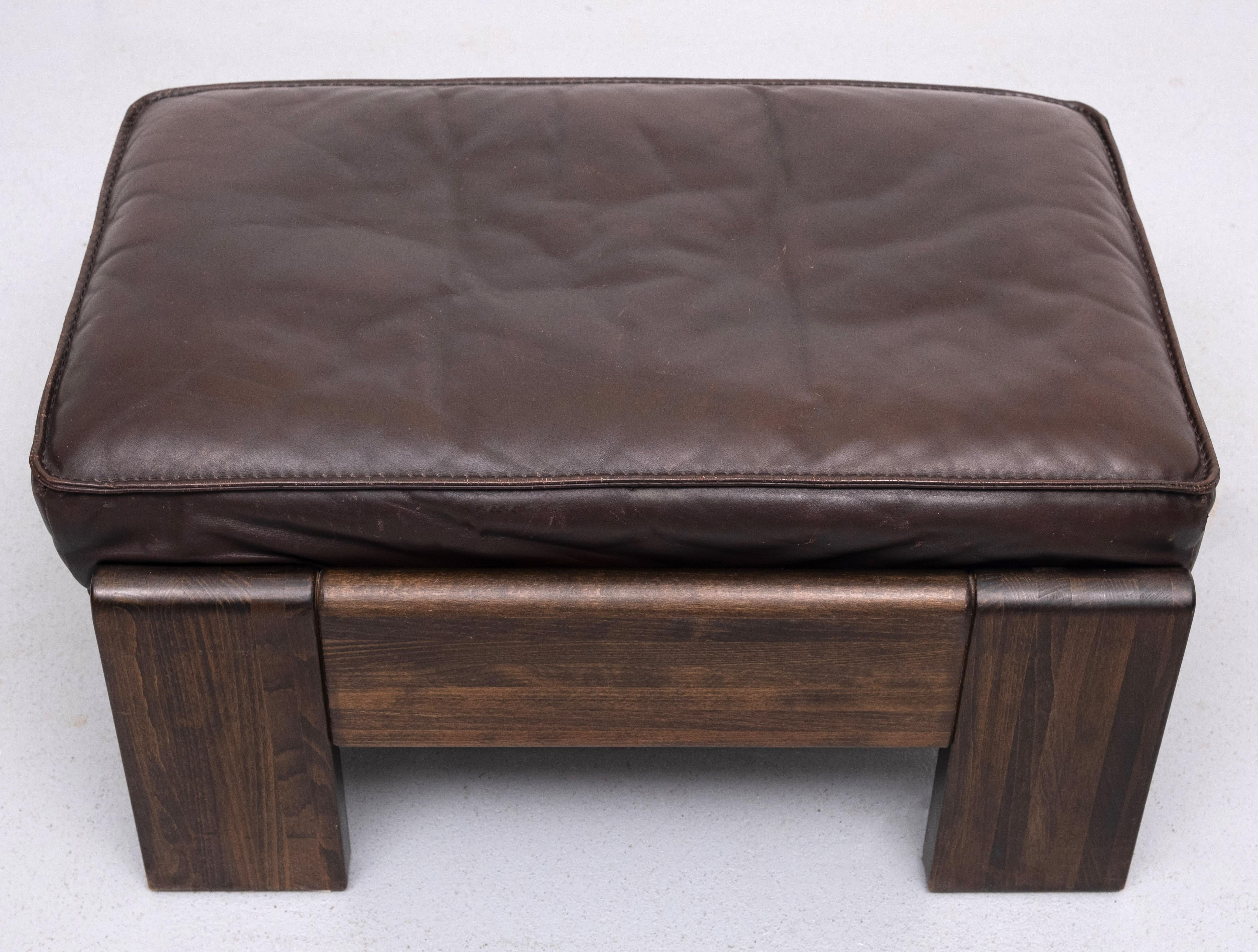 Oak Vintage Leolux  Leather Ottoman 1970s For Sale