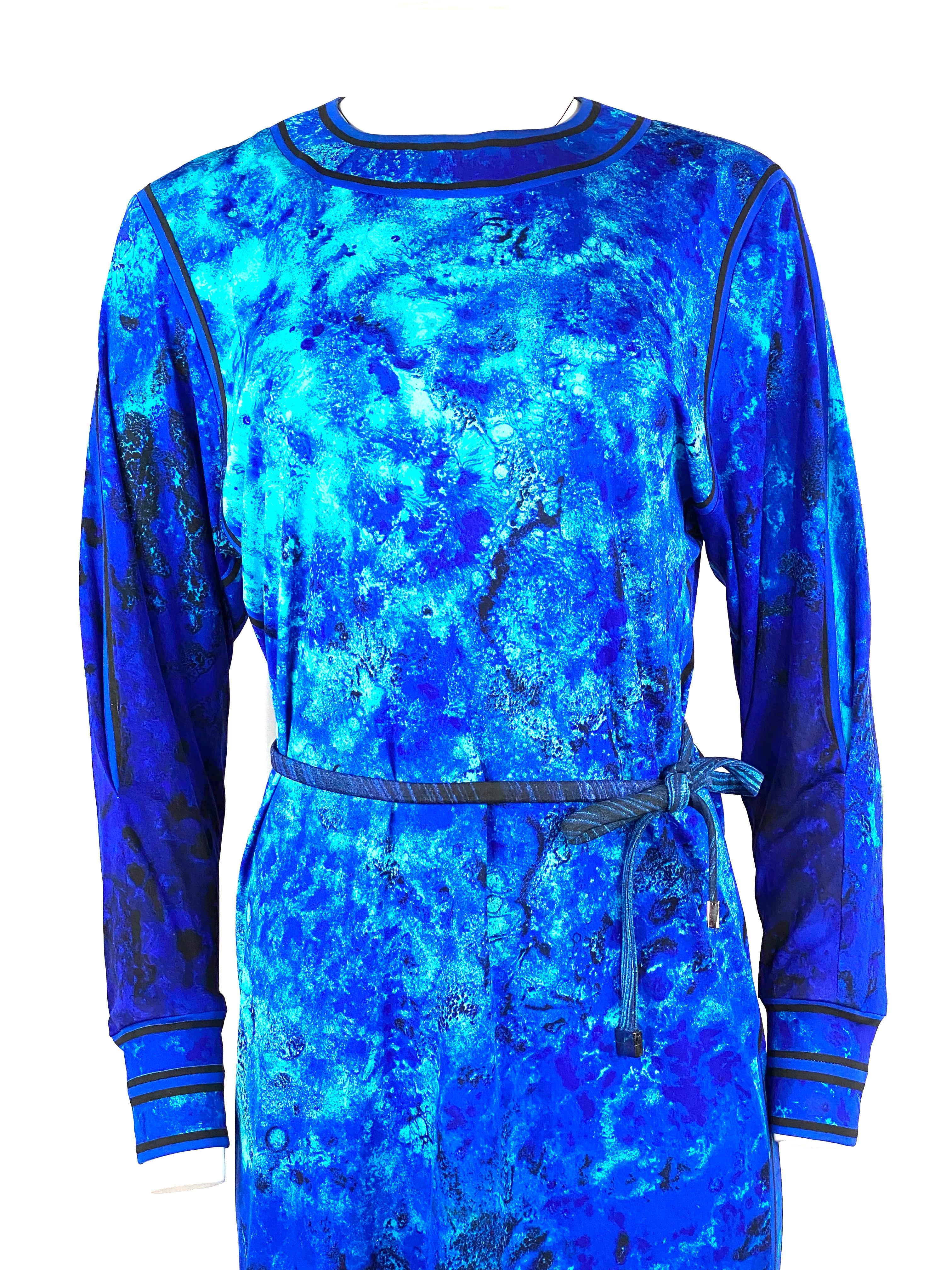 Vintage LEONARD Paris Blue Aqua Vestito midi a maniche lunghe con cintura

Dettagli del prodotto:
Stampa acqua blu 
Maniche lunghe
Chiusura posteriore con zip
Caratterizzata da una cintura con hardware in tonalità argento con la scritta LEONARD