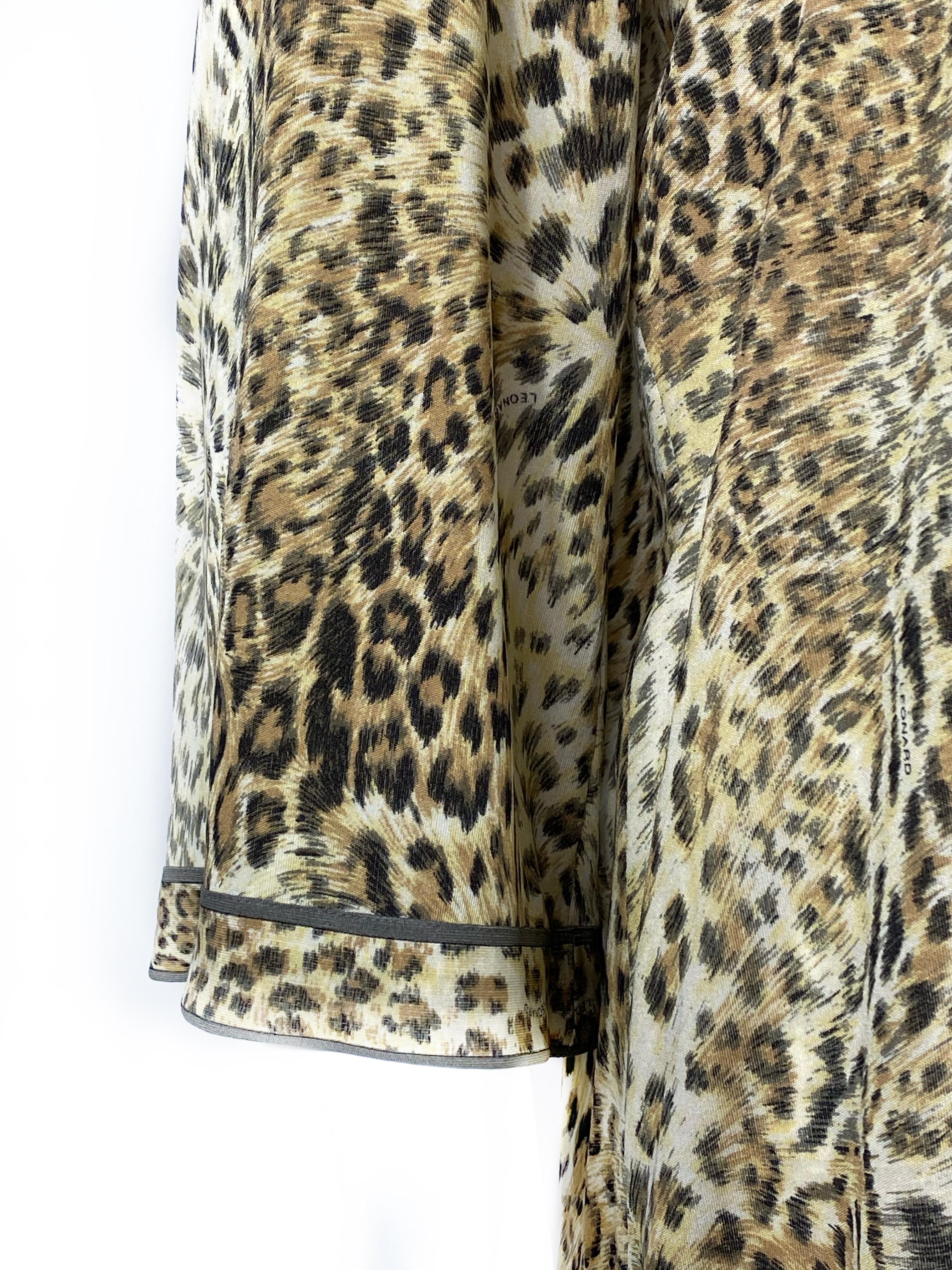 Vintage LEONARD Paris Silk Leopard 3/4 Sleeve Mini Dress Size 42 For Sale 2