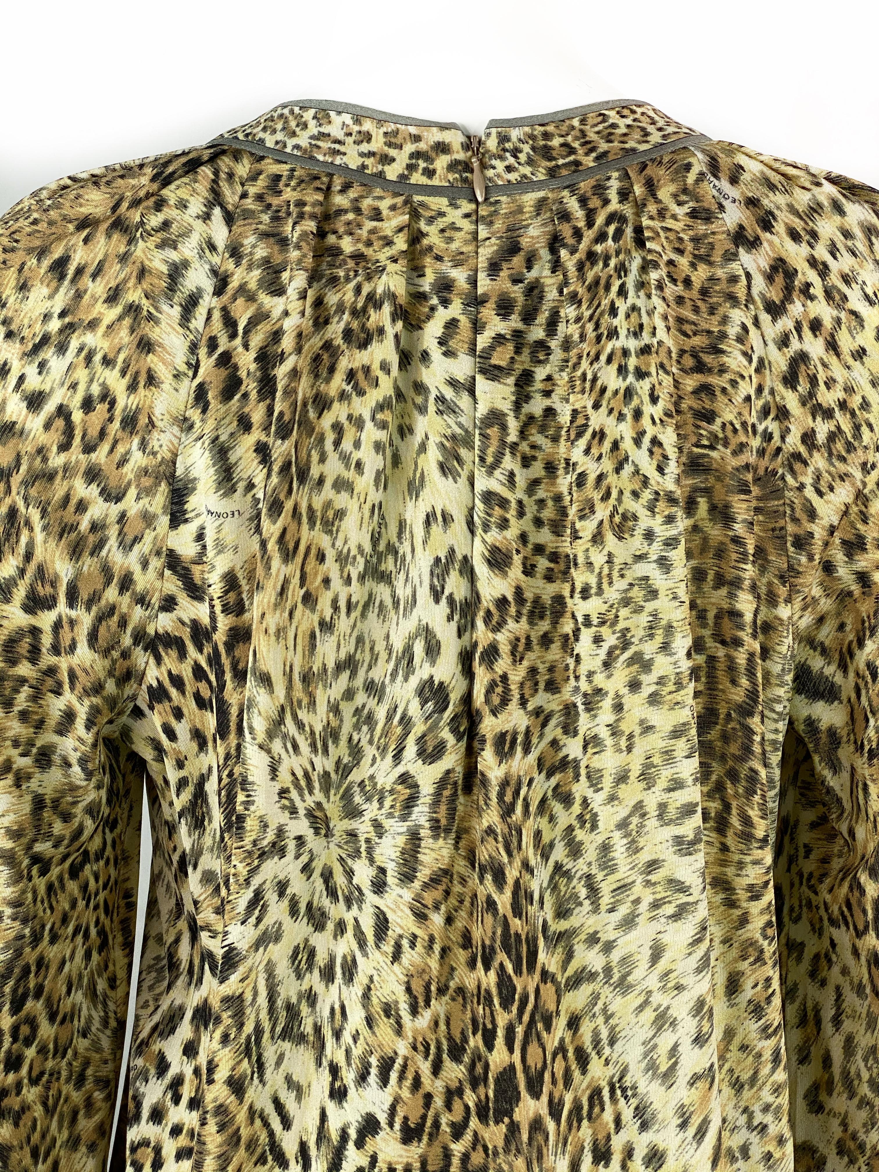 Vintage LEONARD Paris Silk Leopard 3/4 Sleeve Mini Dress Size 42 For Sale 4