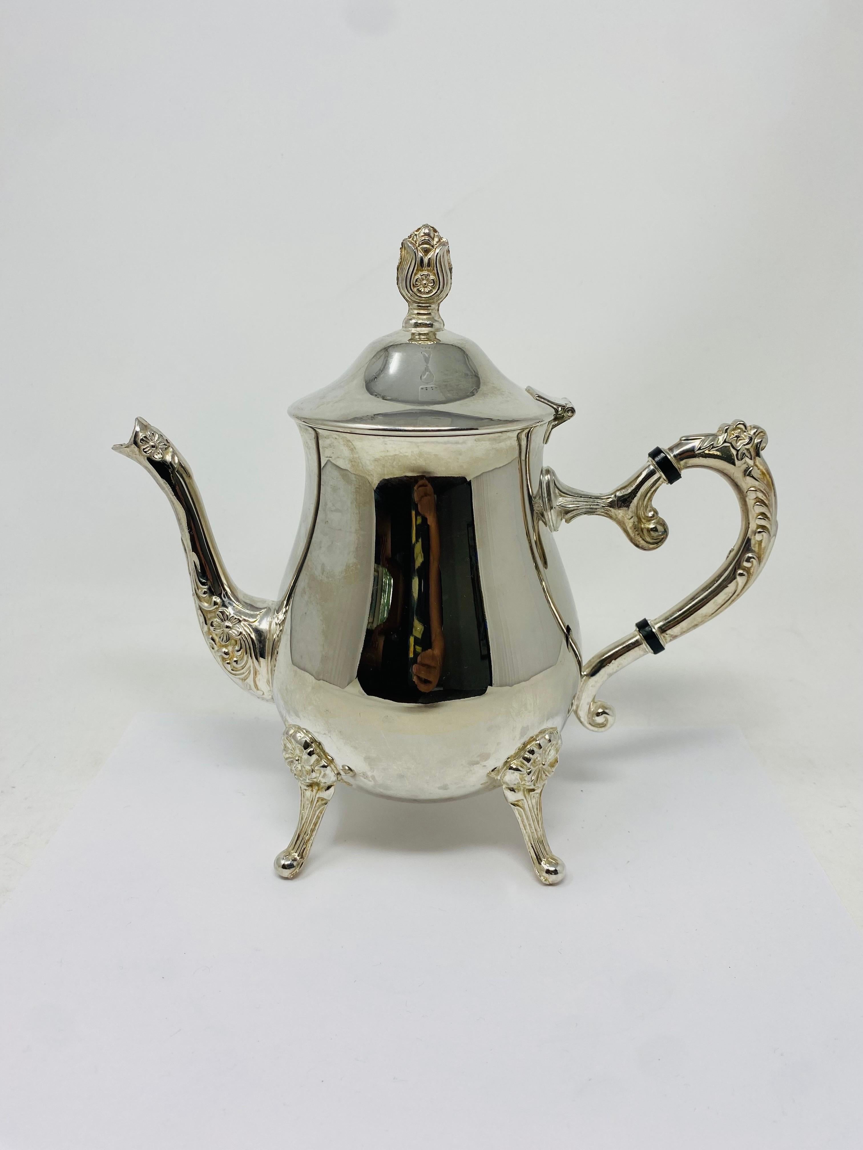 Vintage Leonard Silver Plated Tea or Coffee Pot In Good Condition For Sale In San Diego, CA