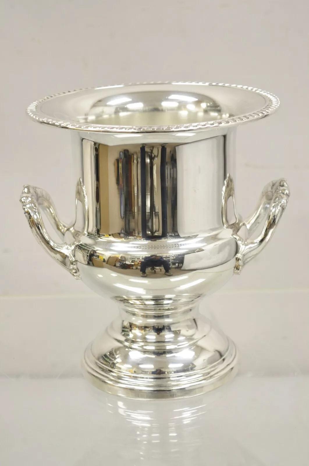 Vintage Leonard Silver Plated Trophy Cup Champagne Chiller Ice Bucket. Circa Mid to Late 20th Century. Mesures :  10