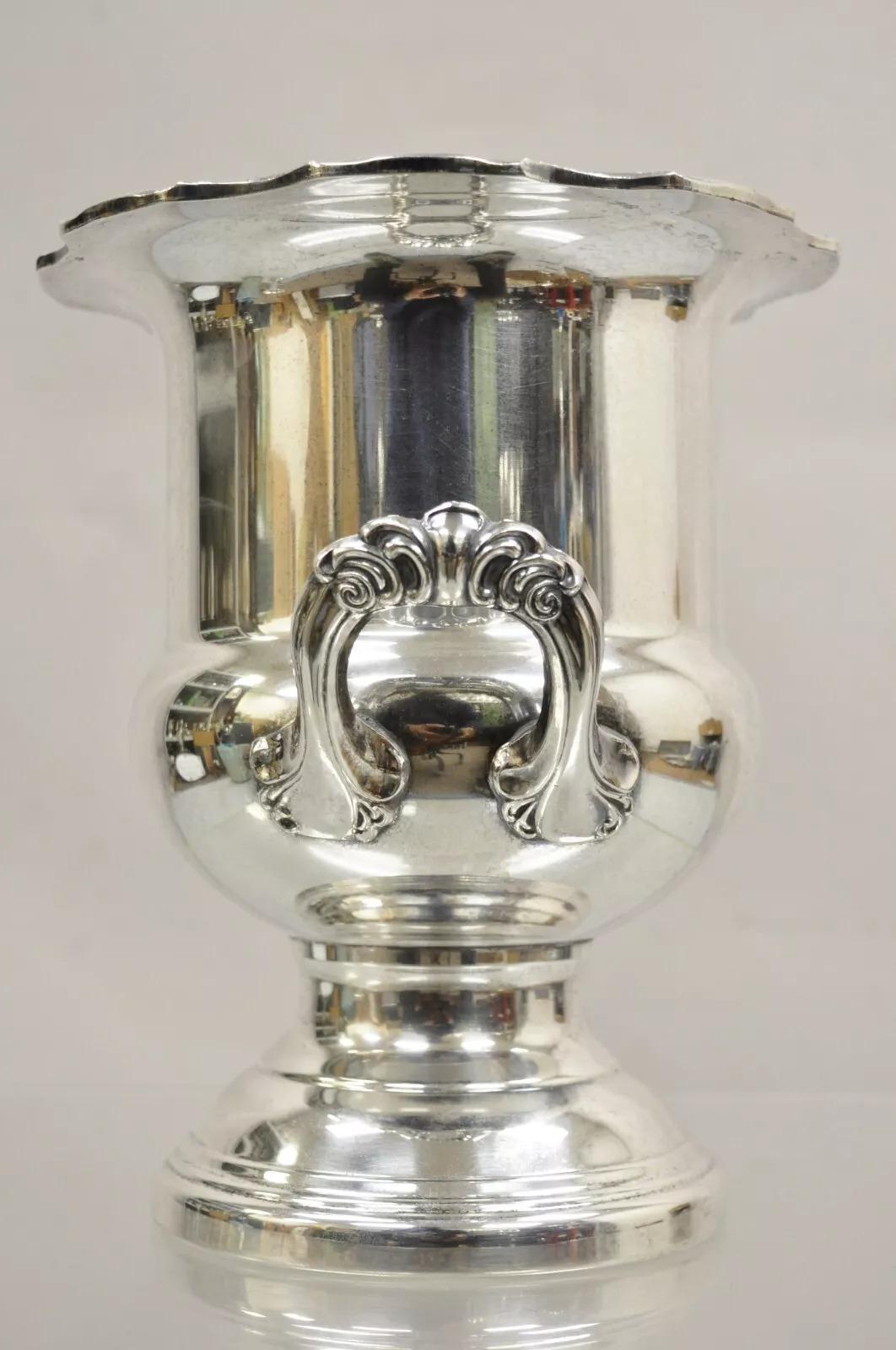 A. Silver placcato d'argento Coppa Trofeo Champagne Chiller Secchiello per il ghiaccio. Circa metà del XX secolo. Misure: 10