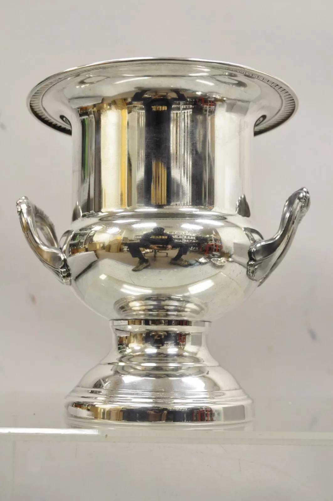 Vintage Leonard in stile vittoriano Coppa trofeo placcata in argento Secchiello per ghiaccio refrigerante per champagne. Circa alla fine del XX secolo. Misure: 10