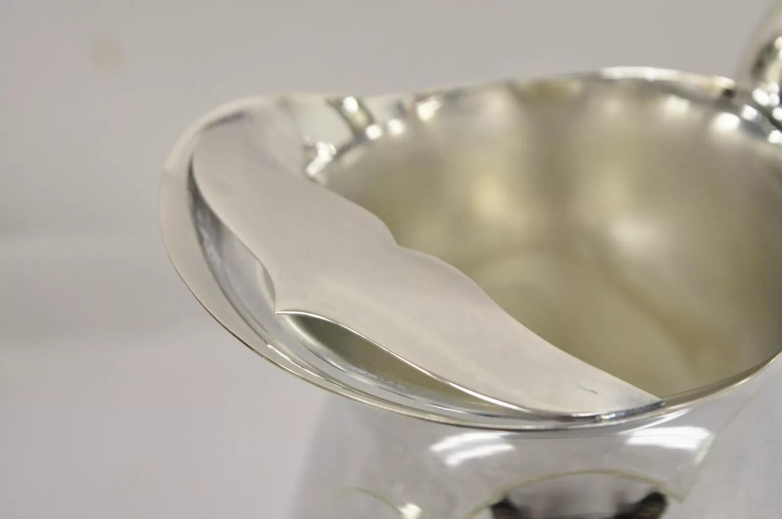 Jarra de agua con pie vintage Leonard de estilo victoriano bañada en plata bulbosa Chapado en plata en venta