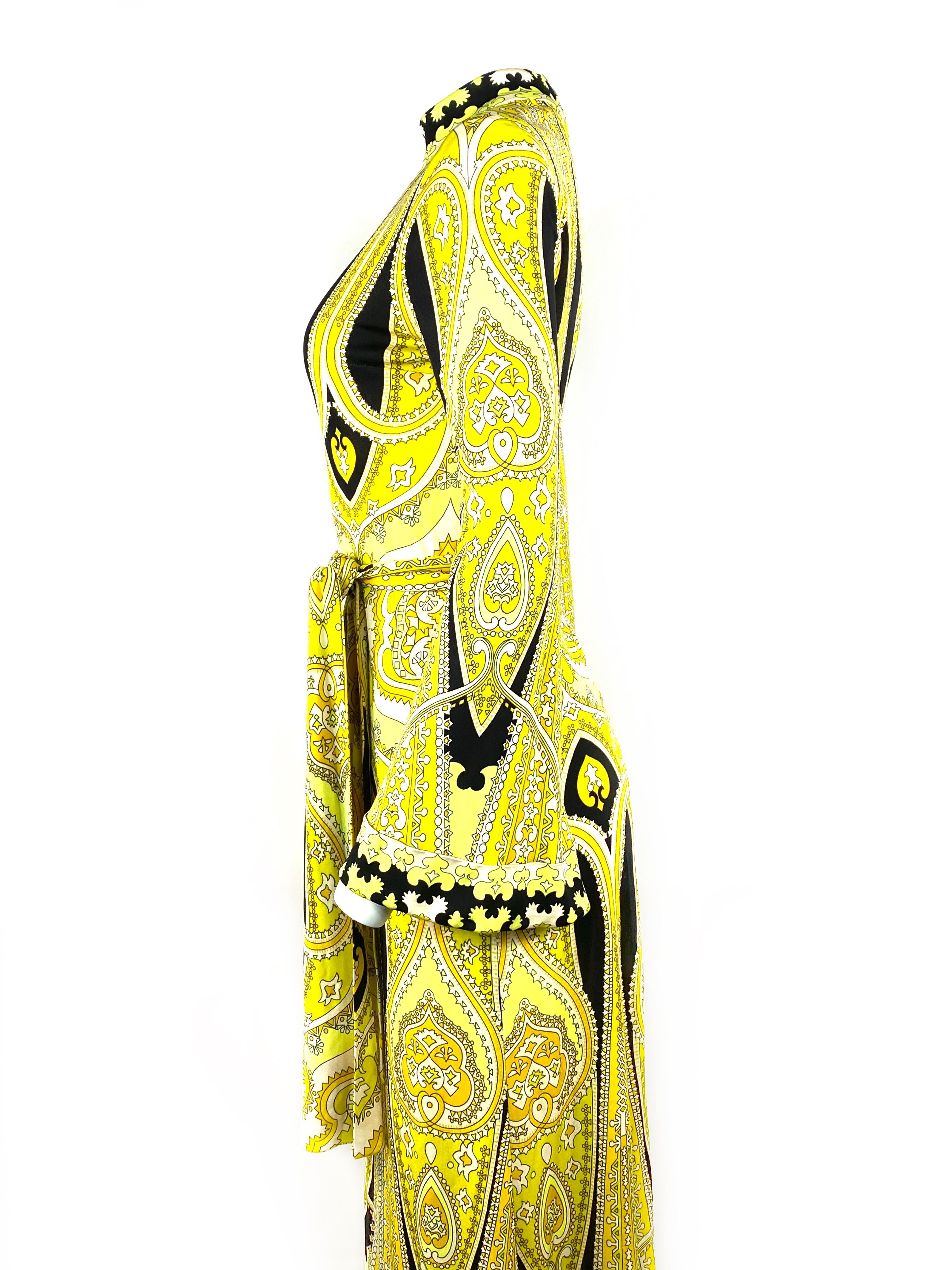 Vintage LEONARD Yellow and Black Print Turtleneck Maxi Dress w/ Belt Size 3  In Excellent Condition In Beverly Hills, CA