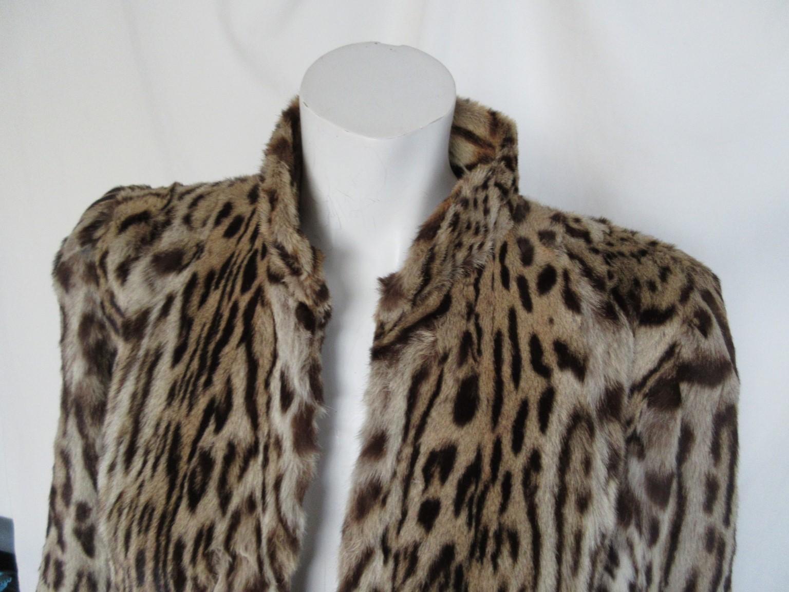 Rare vintage ocelot coat 

We offer more luxurious fur coats, view our frontstore

Details:
2 velvet lined pockets, no buttons
Vintage condition
Fully lined
Made circa 1940's
Size is around medium, please check measurements

Please note that vintage