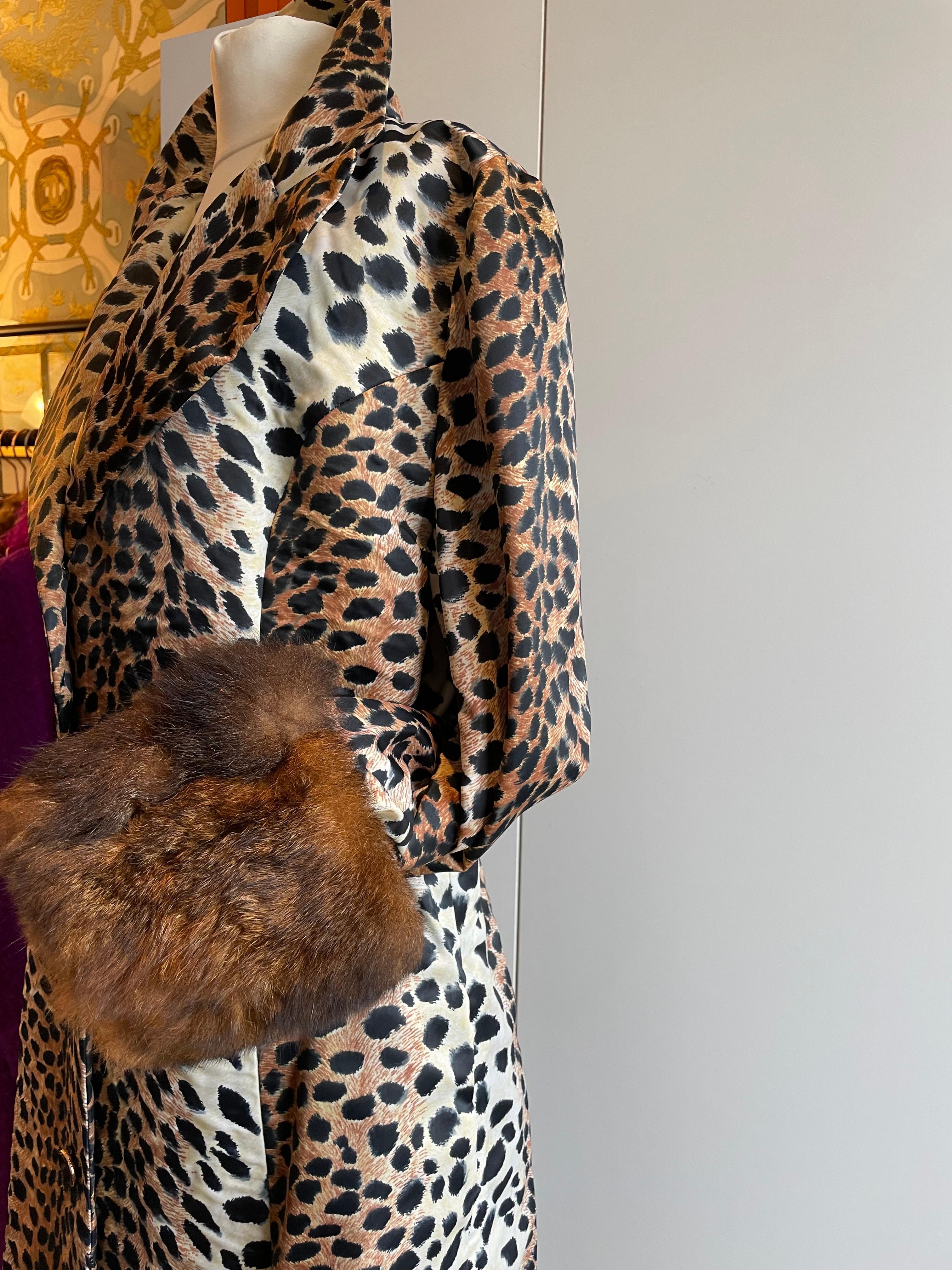 Vintage Leopard Print Coat Fox Fur Cuffs Sleeves C.1970s For Sale 5