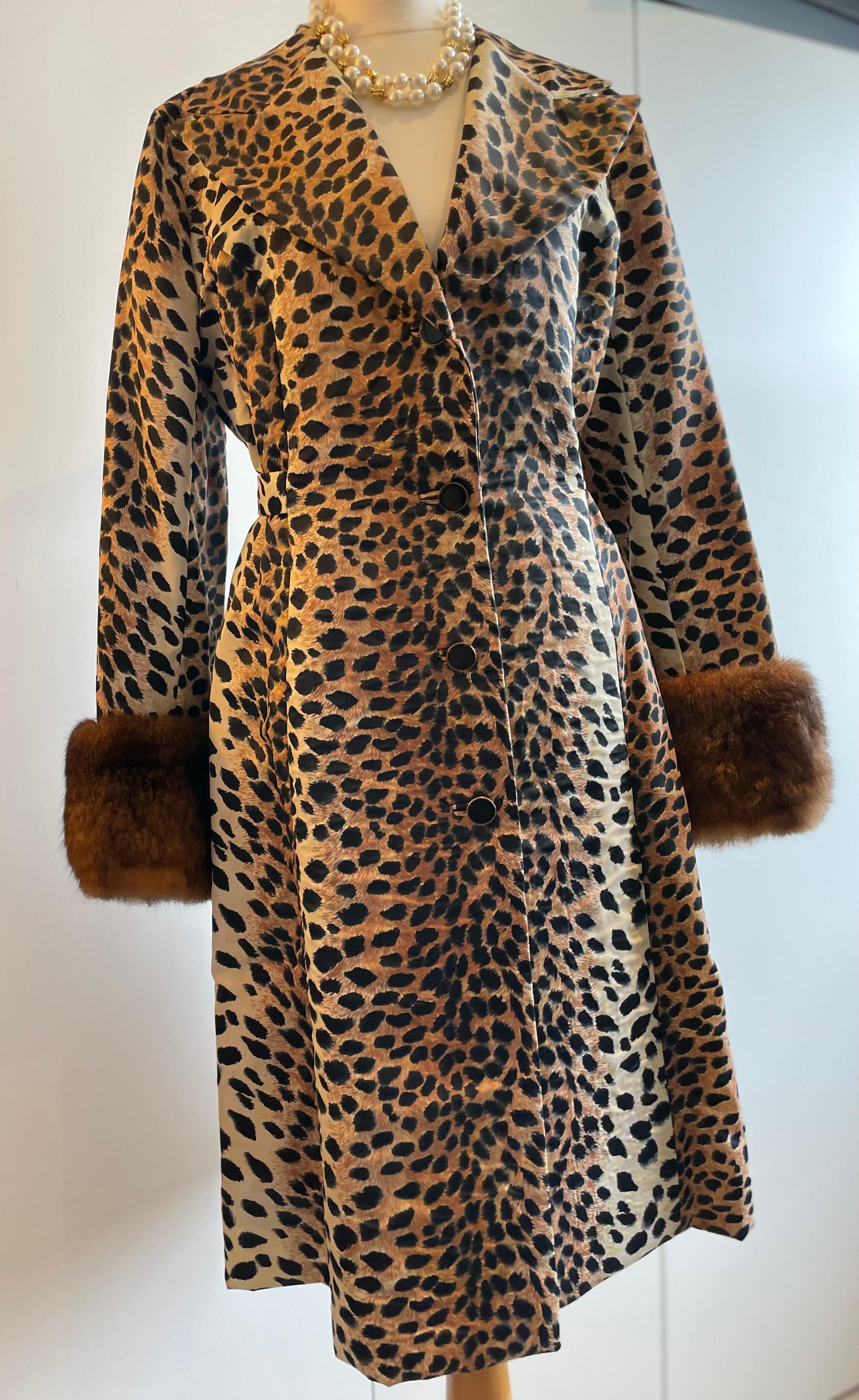 A wonderful vintage stylish leopard print coat from Lilli Ann Paris. There is no label size please check the full size below. 

The sleeves are handcrafted with 100% fox fur cuffs and the print fabric is mixed with cotton-polyester-viscose, a deep