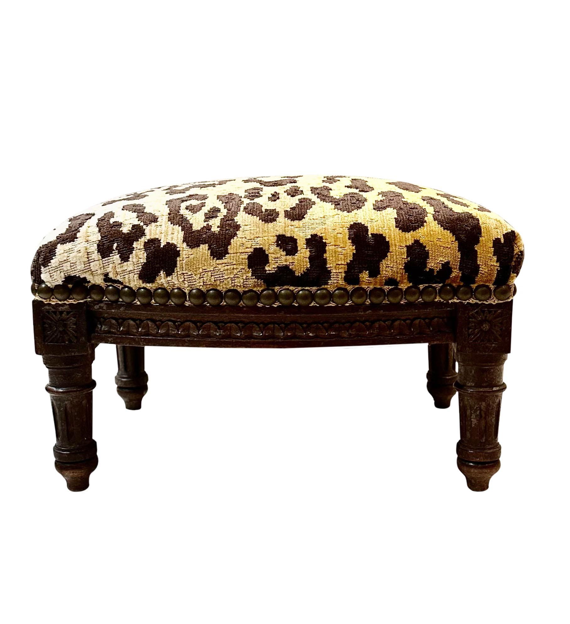 Vintage Leopard Samt Französisch Hocker (Textil) im Angebot