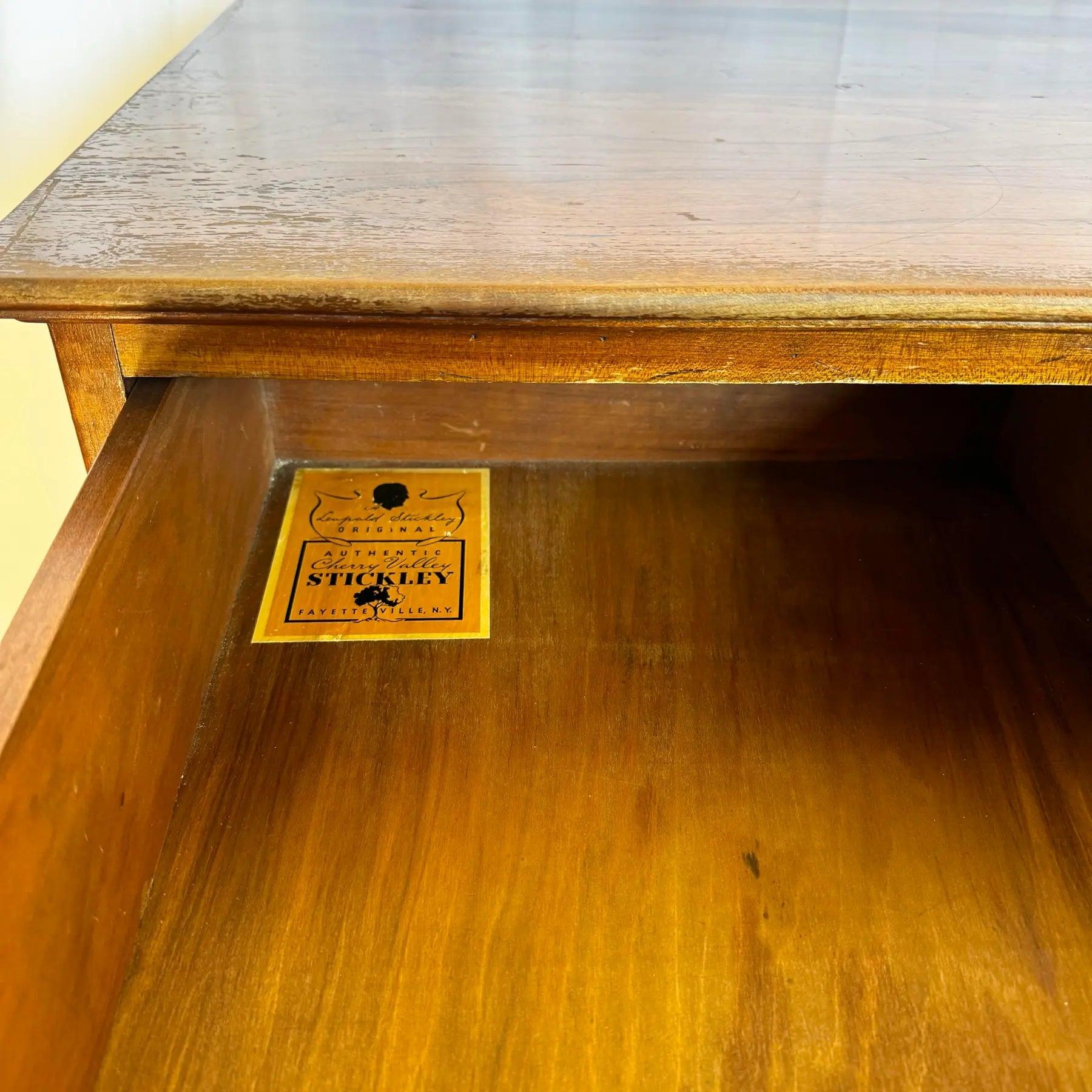 Vintage Leopold Stickley Highboy Dresser With Mirror - 2 Pieces In Good Condition For Sale In Delray Beach, FL