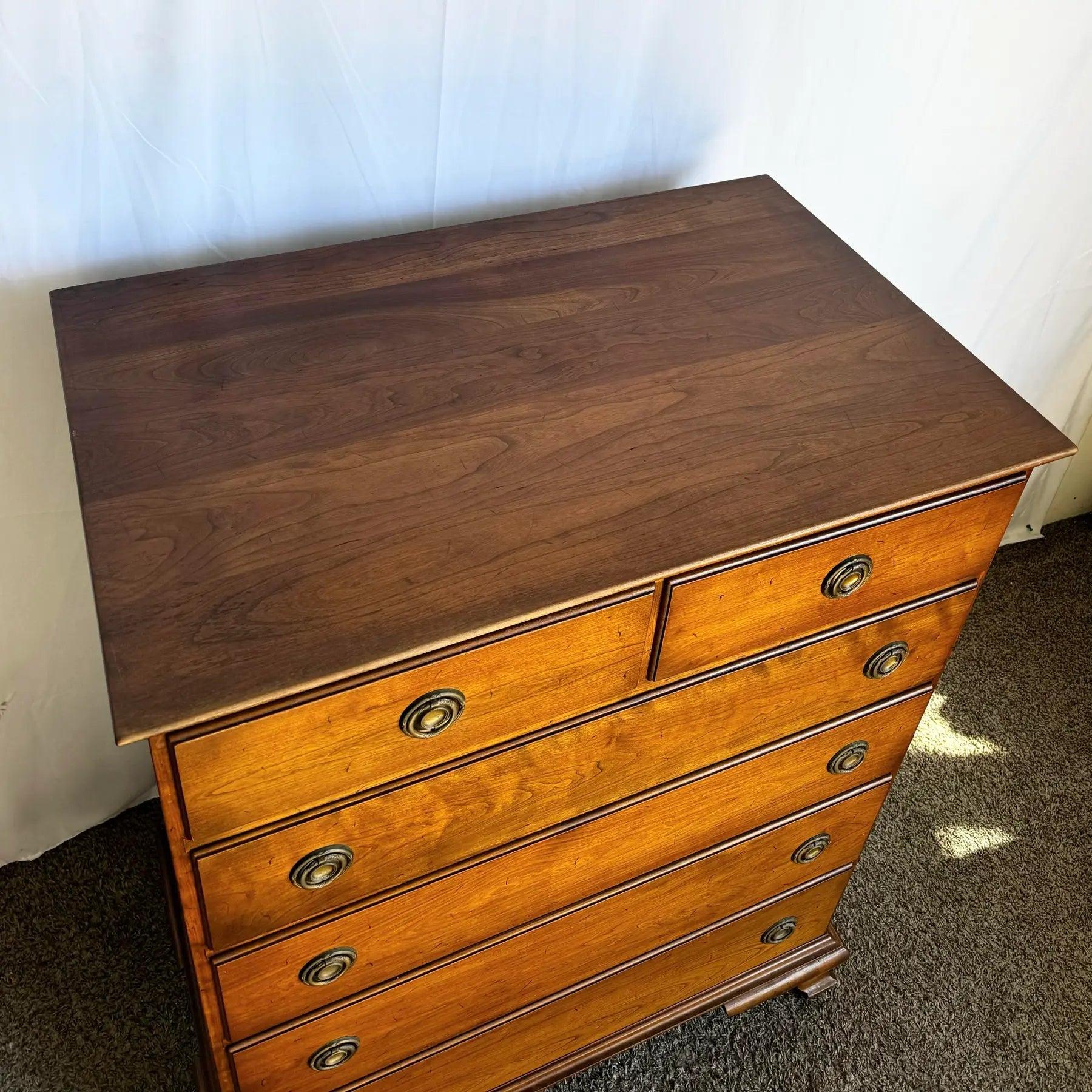 Late 20th Century Vintage Leopold Stickley Highboy Dresser With Mirror - 2 Pieces For Sale