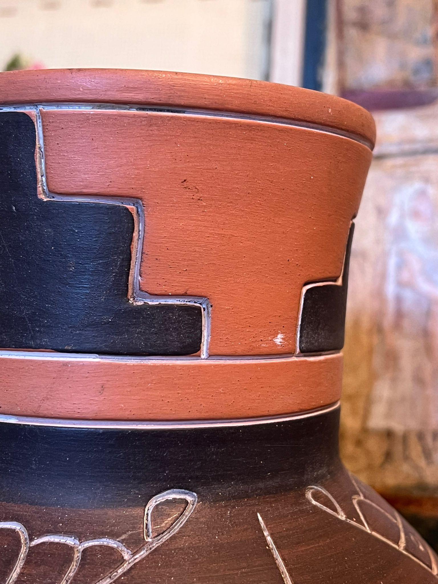 Argile Vase d'art populaire Leopoldo de Mexico Aztec Mayan rouge argile en vente