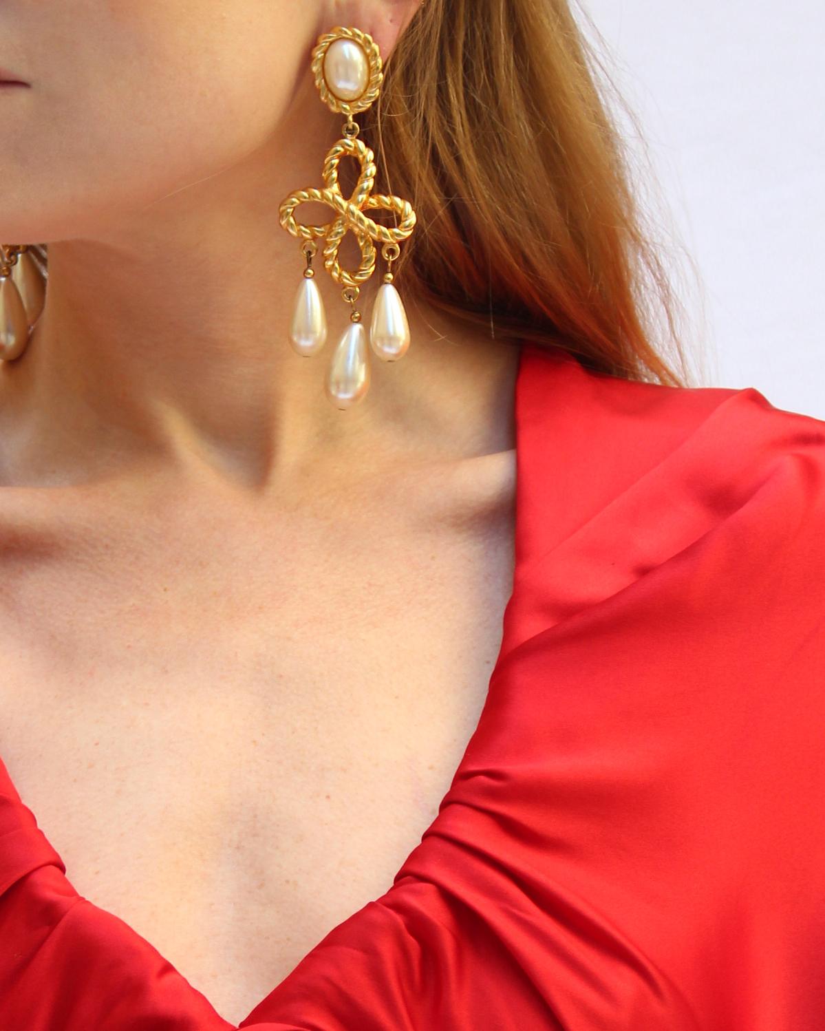 These awe-inspiring vintage Les Bernard statement earrings are truly some of the best vintage earrings I've ever seen, in years of collecting. They feature a swirling rope motif in matte gold, with three teardrop pearls suspended, creating graceful