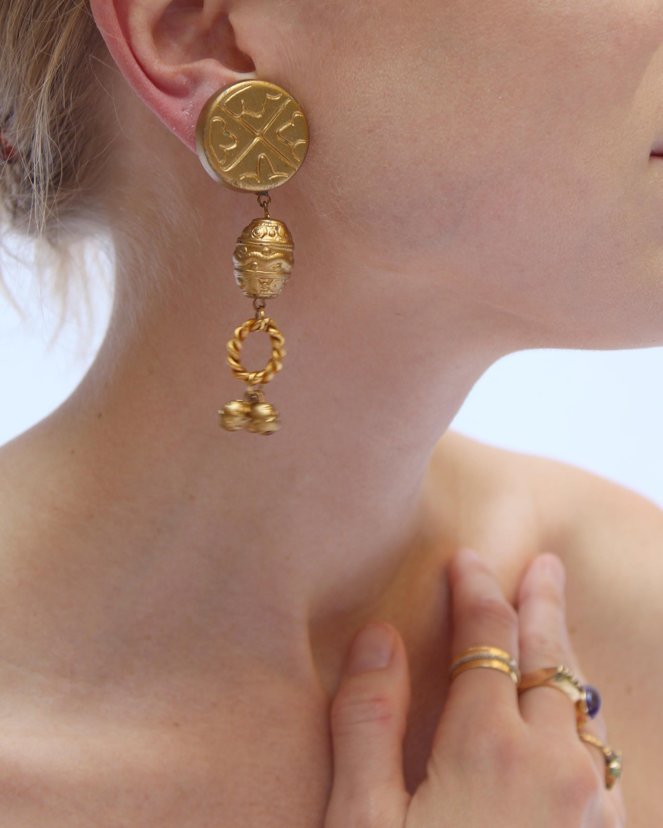Vintage Les Bernard Gold Etruscan Aussage Ohrringe Damen im Angebot