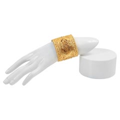 Bracciale a cuffia vintage Les Bernard in stile bizantino color oro, anni '90 circa