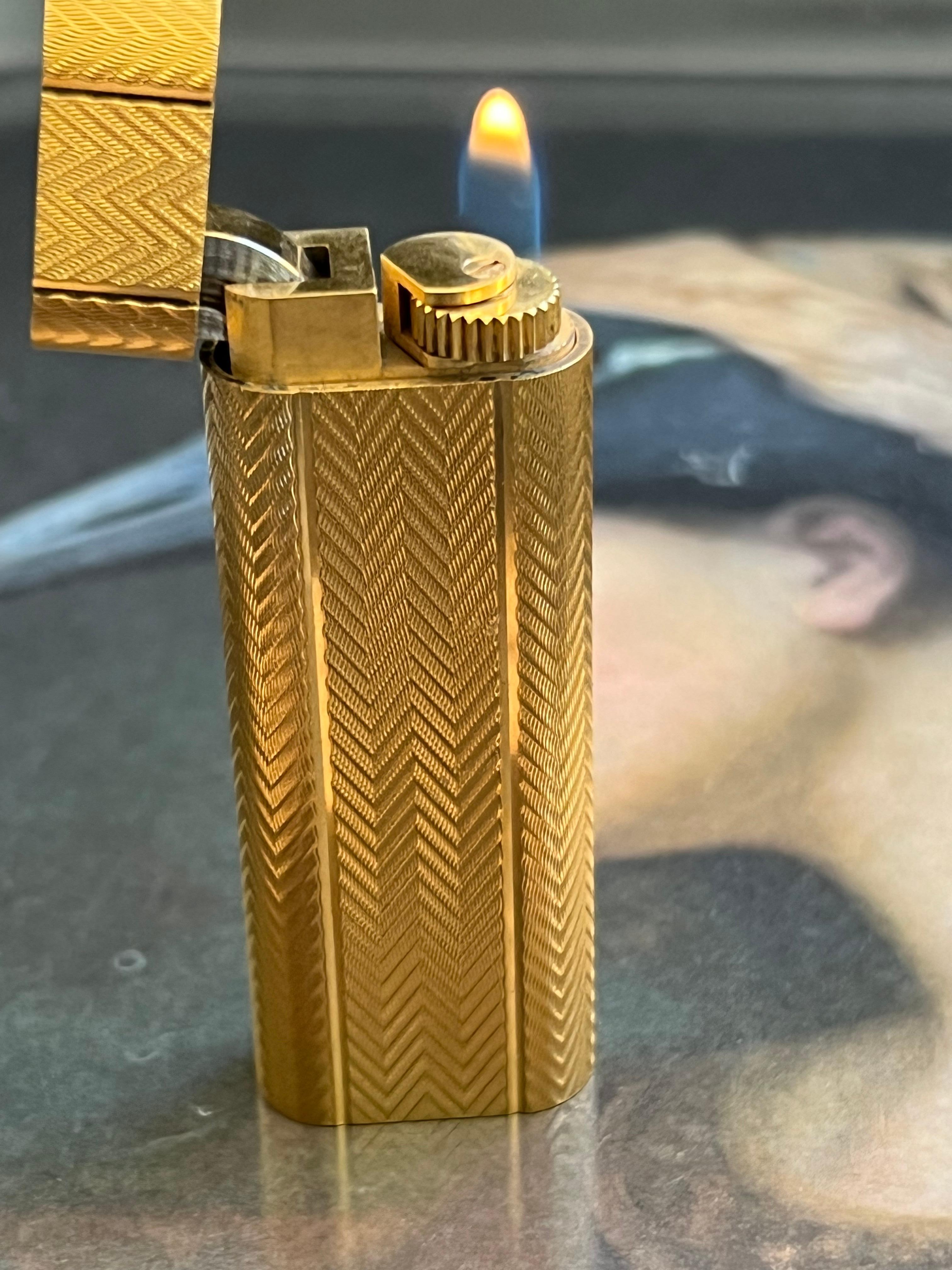 Vintage Les Must de Cartier Paris 18k vergoldetes Vintage-Leuchte mit Originalgehäuse, Vintage (Art déco) im Angebot