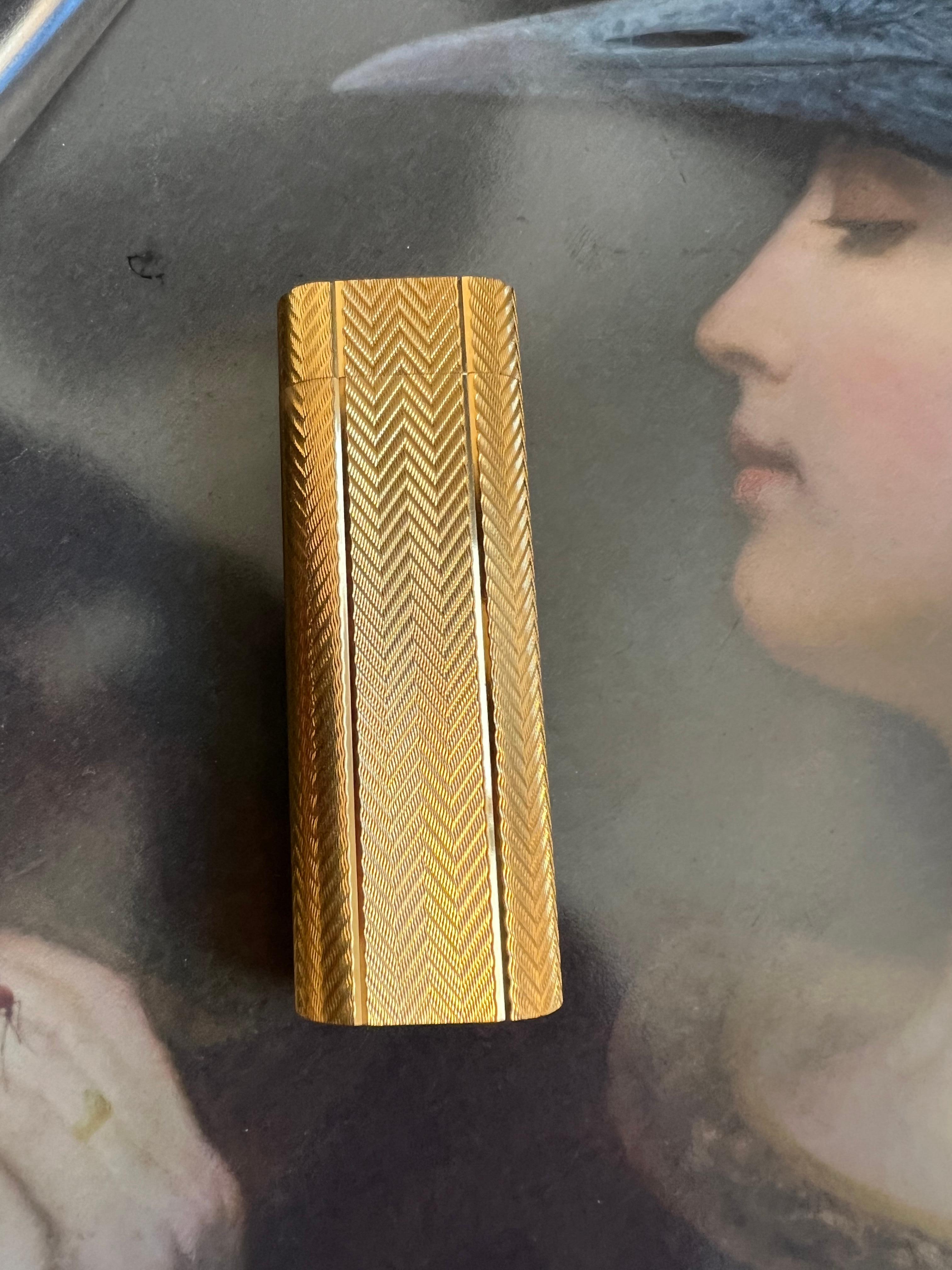 Vintage Les Must de Cartier Paris 18k Gold Plated Lighter With Original Case In Excellent Condition In New York, NY