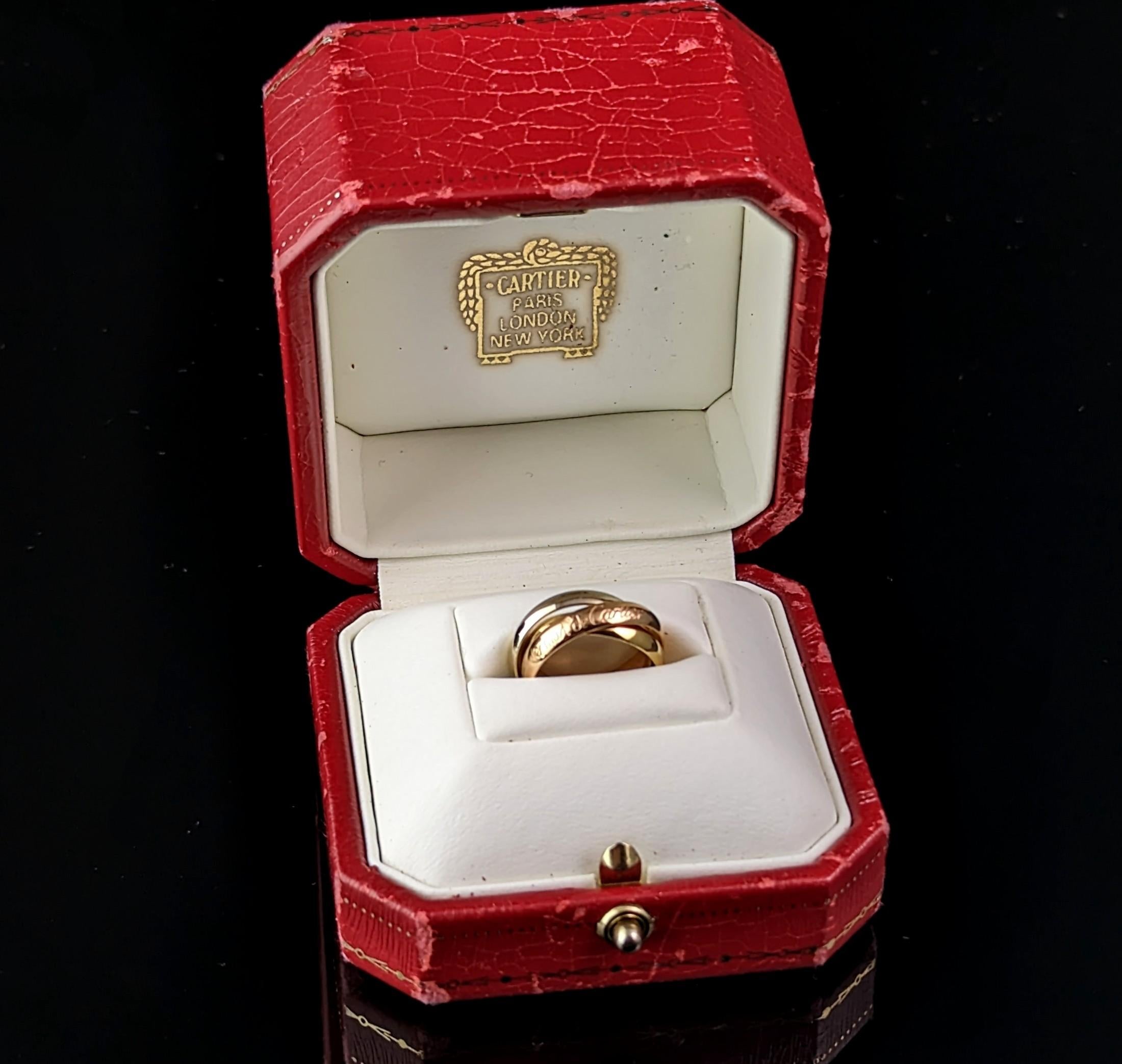 Moderne Bague vintage Les Must de Cartier Trinity, or 18 carats, boîte  en vente