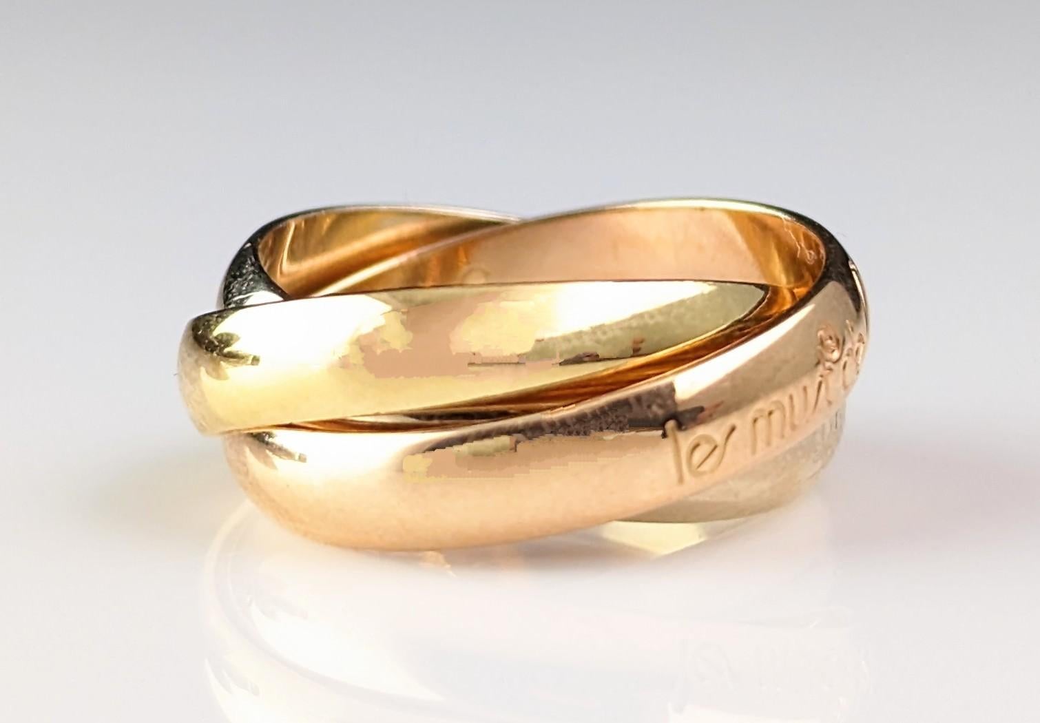 Vintage Les Must de Cartier Trinity band ring, 18k gold, Boxed  For Sale 1