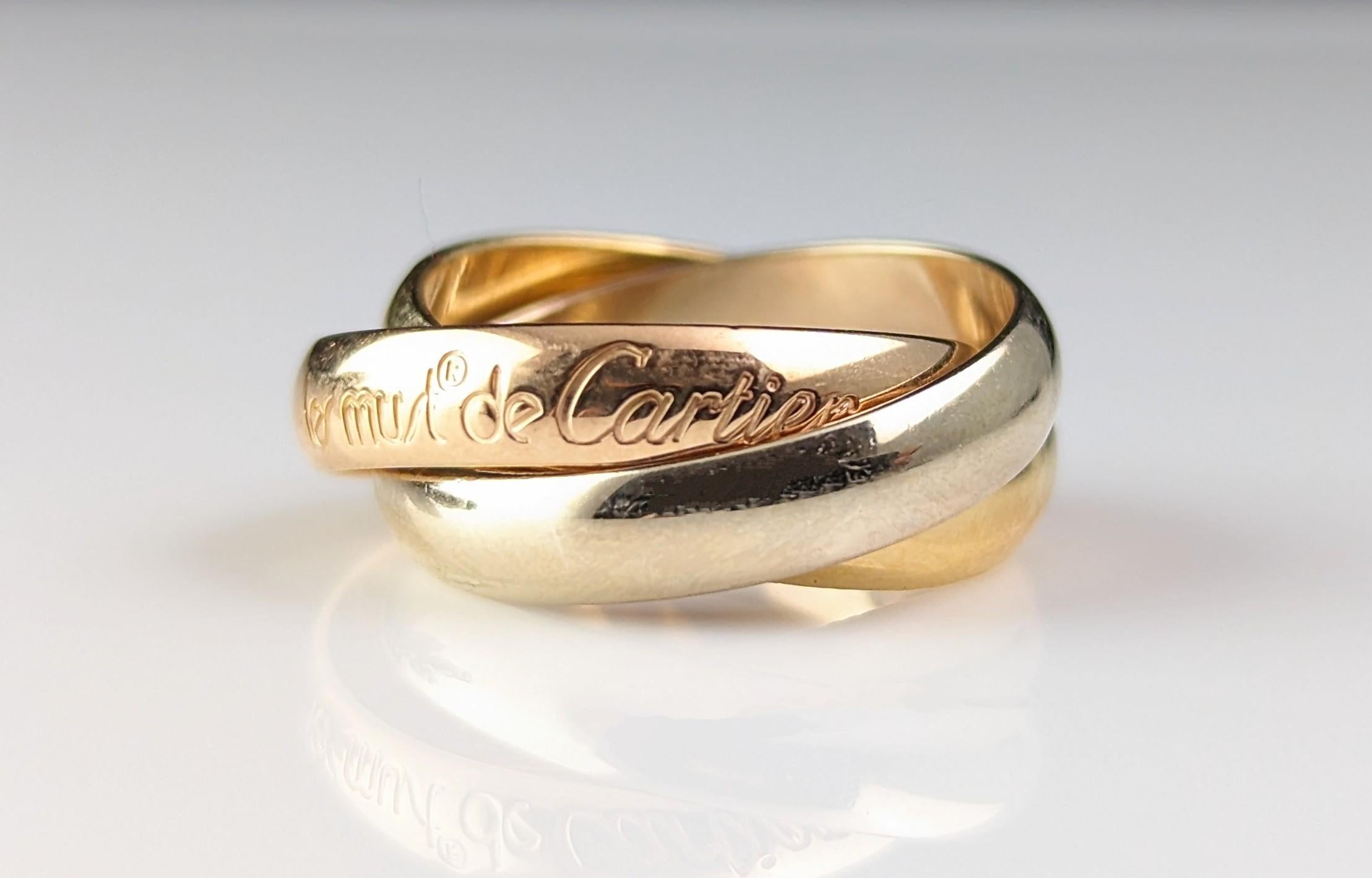 Vintage Les Must de Cartier Trinity band ring, 18k gold, Boxed  For Sale 2