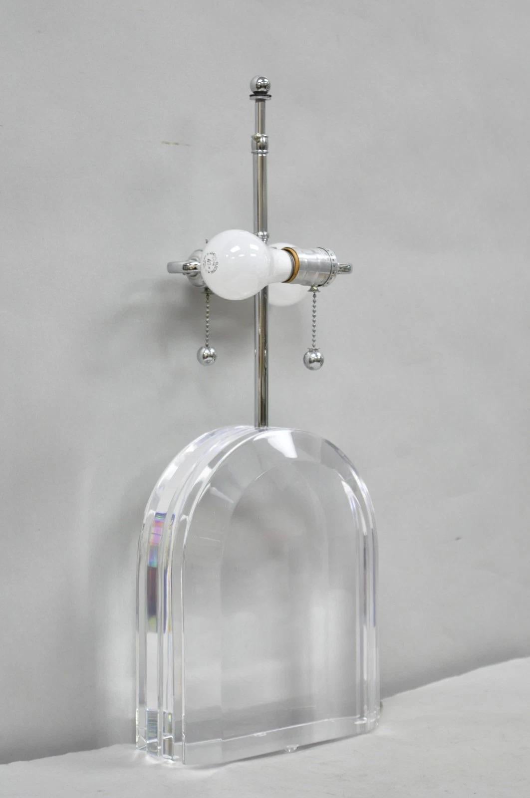 Lampada da tavolo Les Prismatiques d'epoca con arco a cascata in lucite pesante e cromo in vendita 6