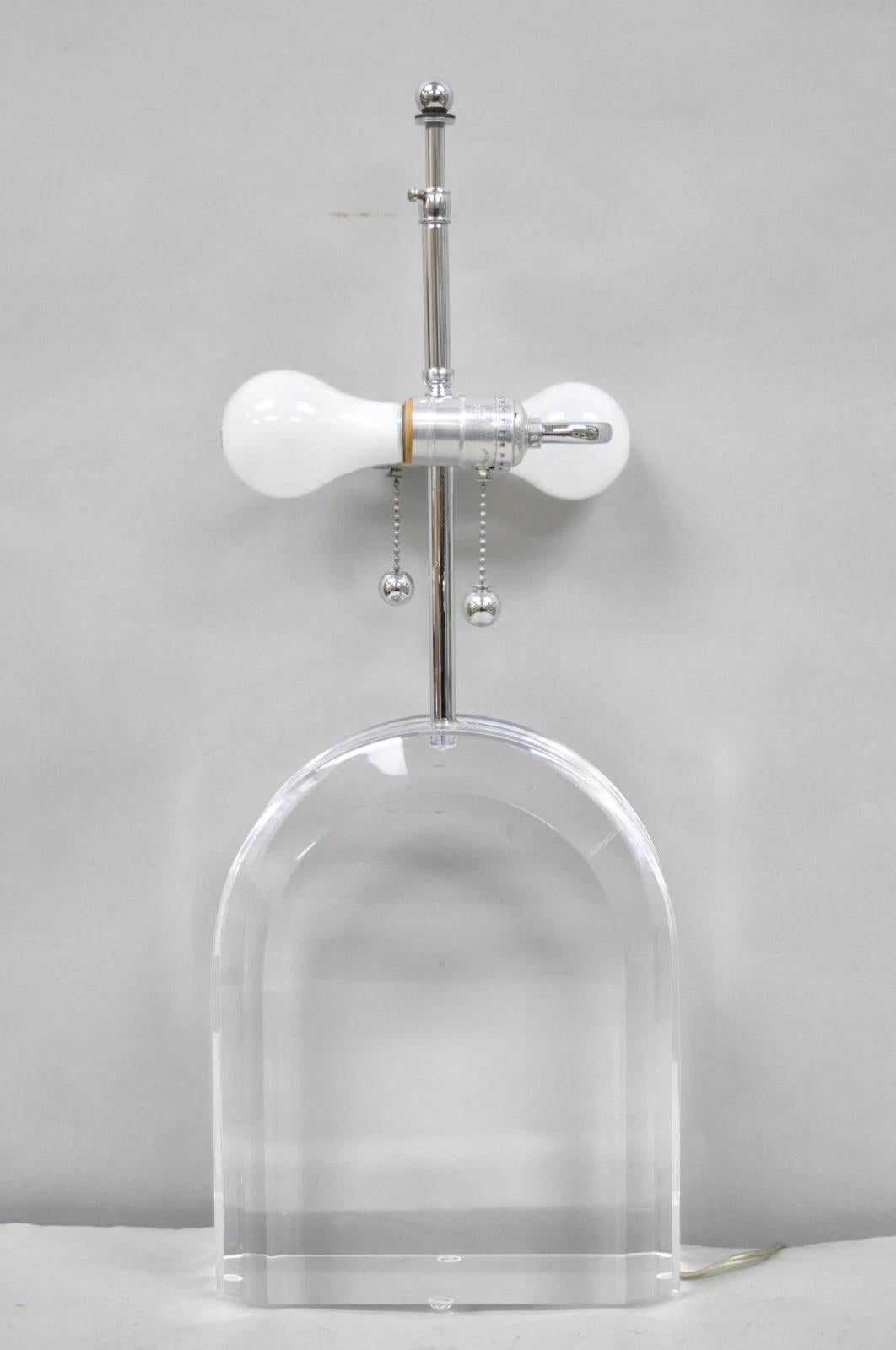 Lampada da tavolo Les Prismatiques d'epoca con arco a cascata in lucite pesante e cromo in vendita 8