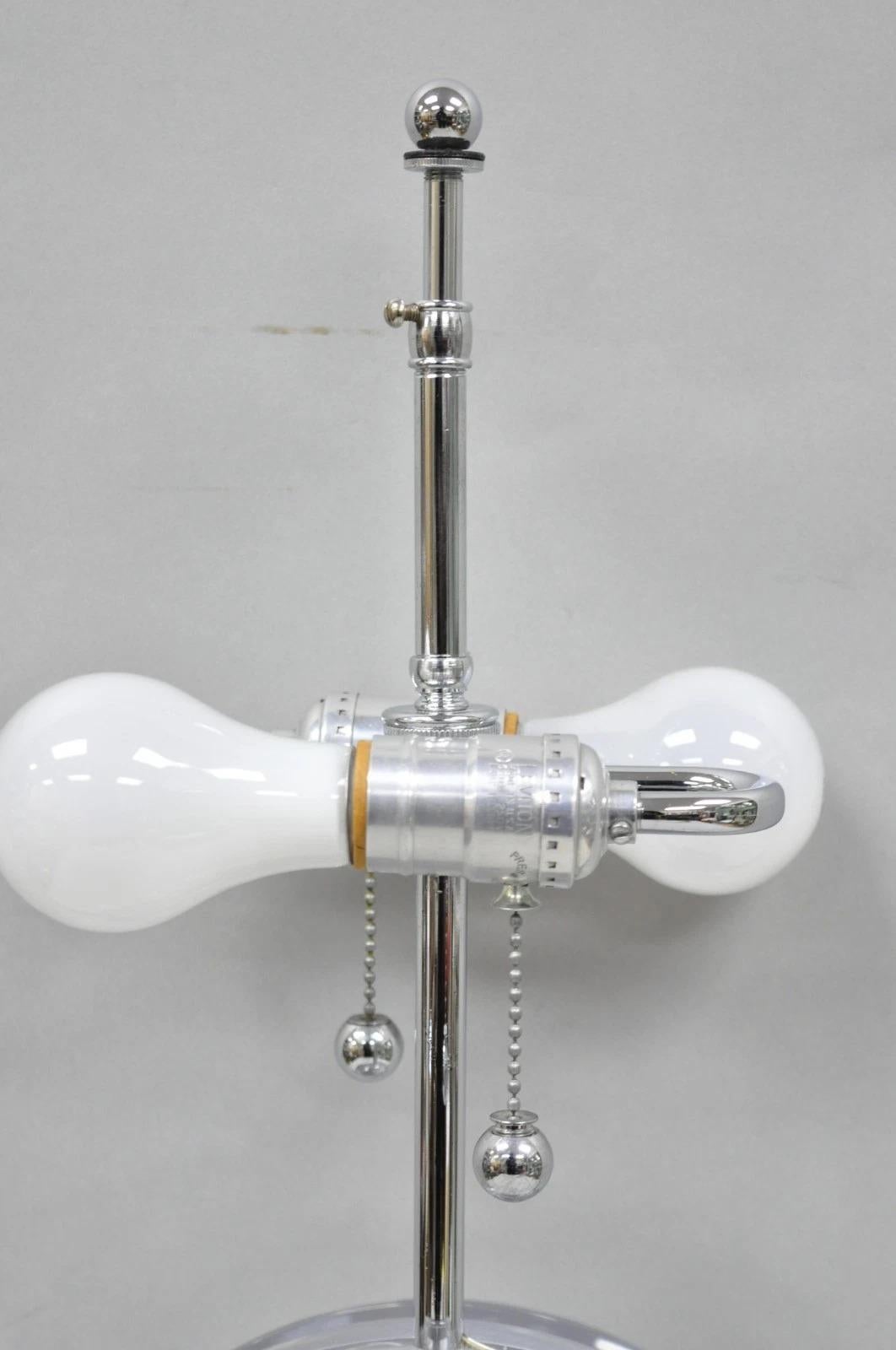 XX secolo Lampada da tavolo Les Prismatiques d'epoca con arco a cascata in lucite pesante e cromo in vendita