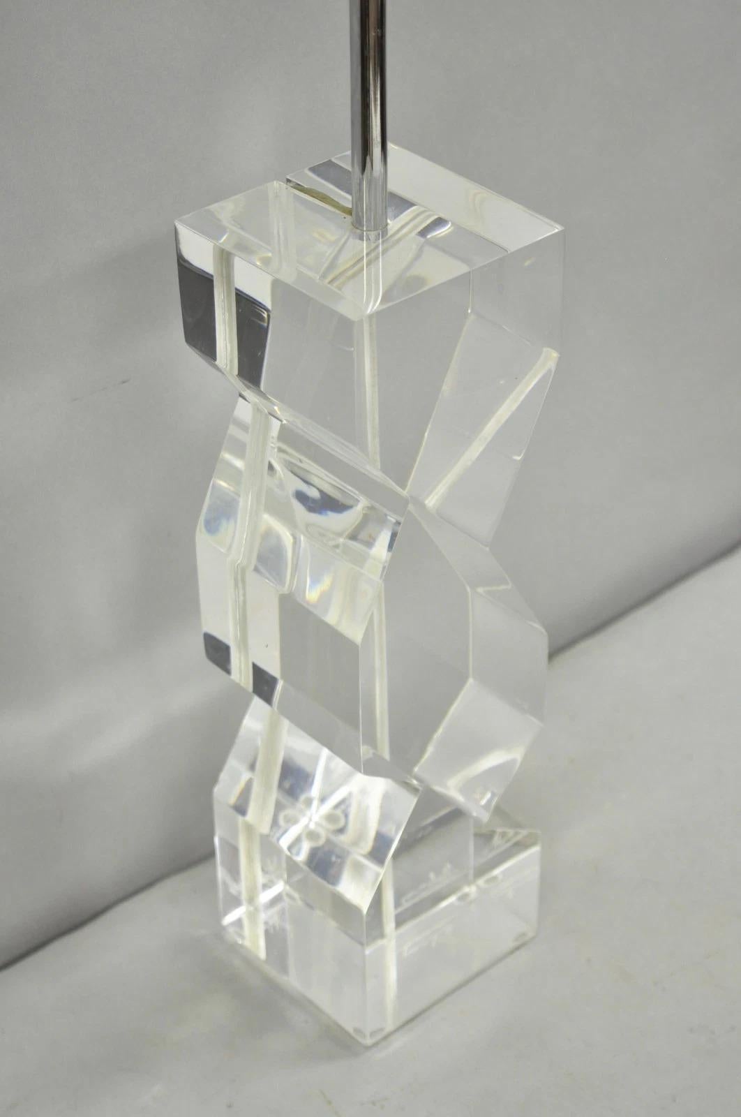Sconosciuto Lampada da tavolo Les Prismatiques d'epoca, firmata, in lucite, del metà del secolo scorso. in vendita