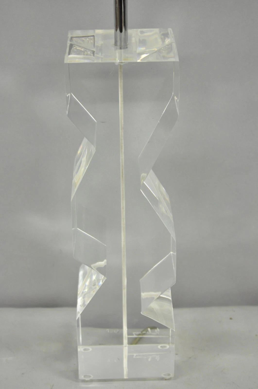Lampada da tavolo Les Prismatiques d'epoca, firmata, in lucite, del metà del secolo scorso. In condizioni buone in vendita a Philadelphia, PA