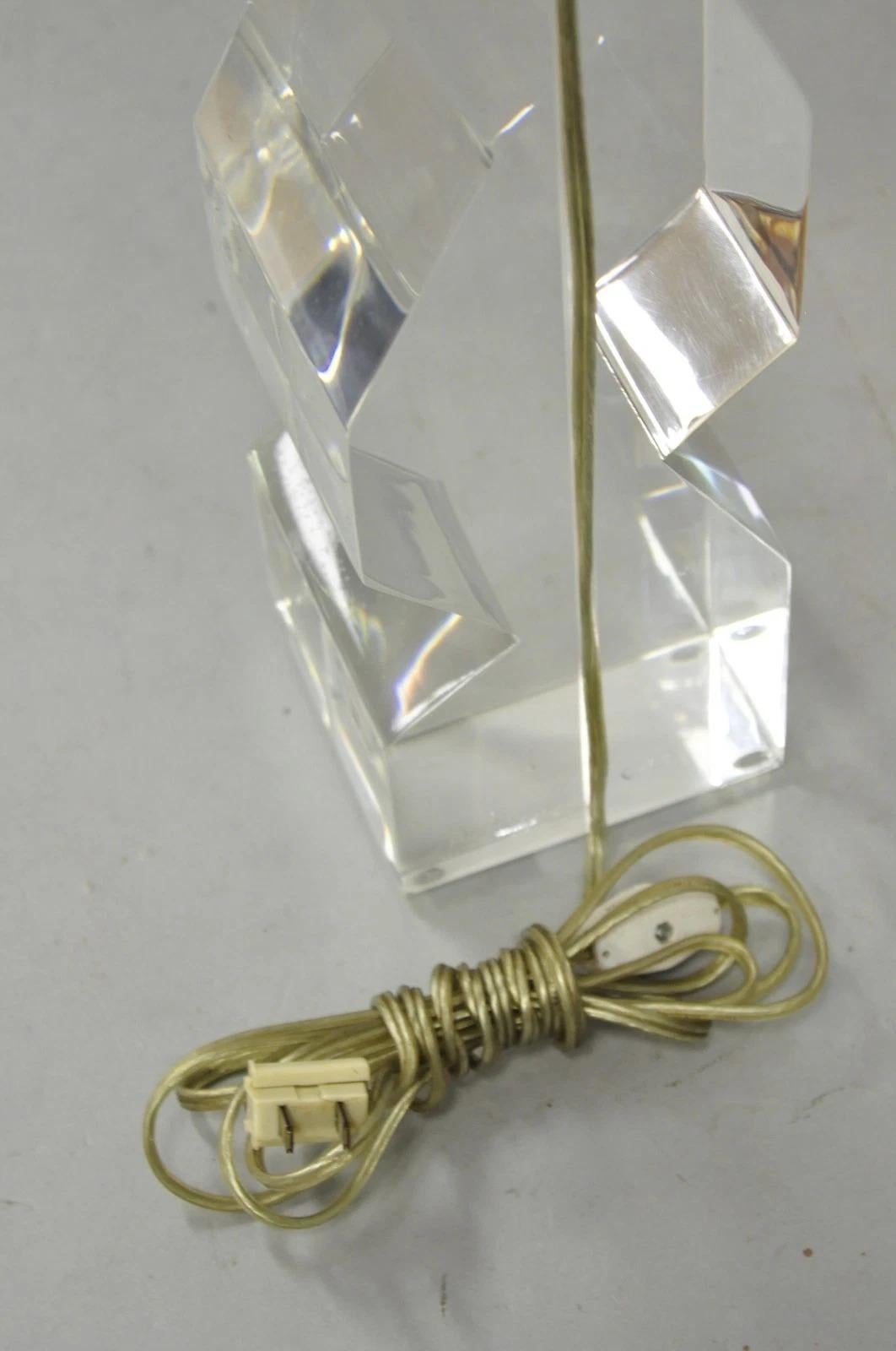 Lampada da tavolo Les Prismatiques d'epoca, firmata, in lucite, del metà del secolo scorso. in vendita 2