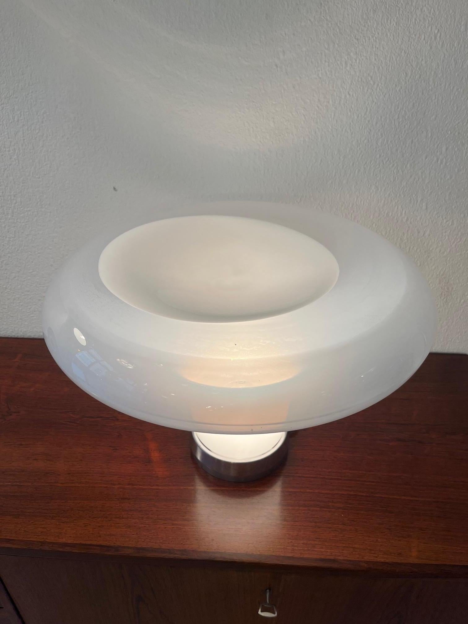 Lampada da tavolo Lesbo vintage di Angelo Mangiarotti per Artemide, Italia, 1968 ca. In condizioni buone in vendita a Geneva, CH
