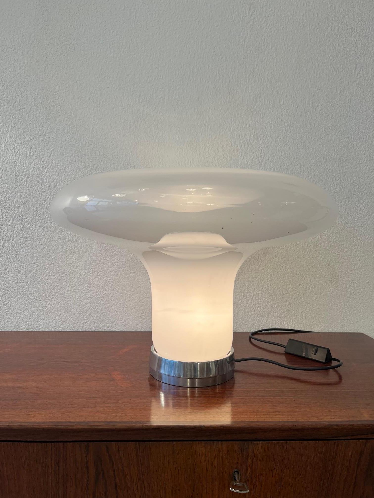 Metà XX secolo Lampada da tavolo Lesbo vintage di Angelo Mangiarotti per Artemide, Italia, 1968 ca. in vendita