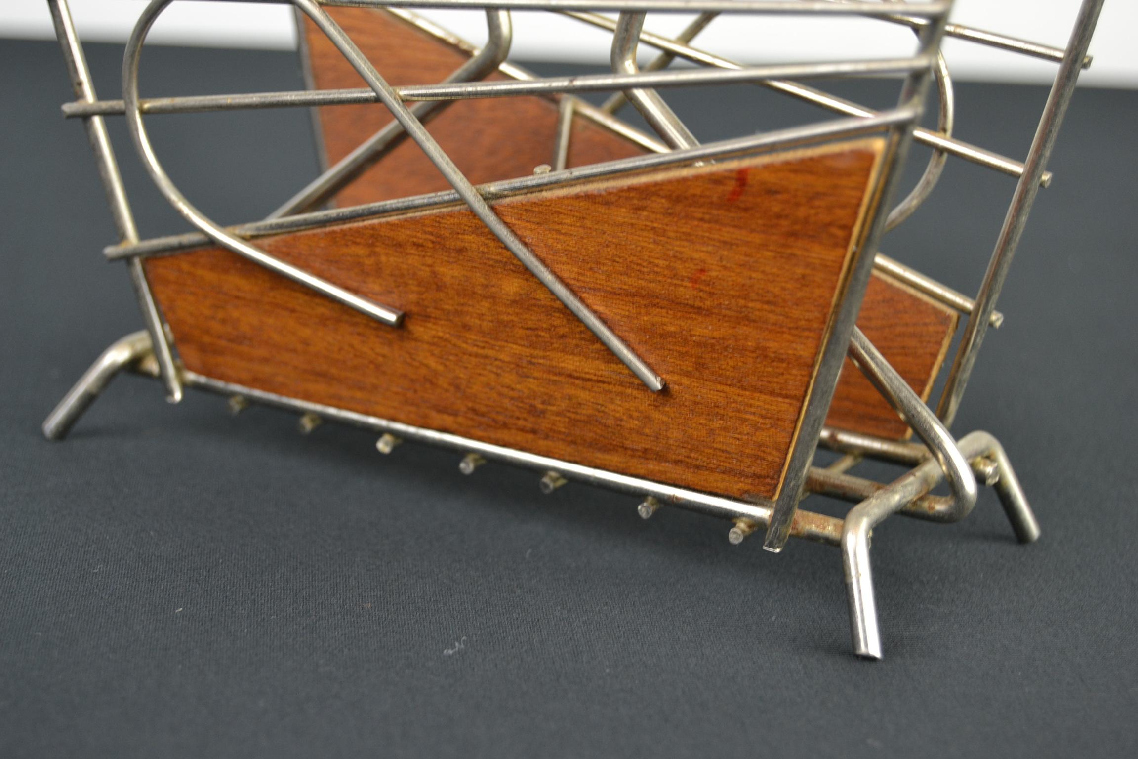 Vintage Letter Holder, Napkin Holder of Metal with Wood In Good Condition For Sale In Antwerp, BE